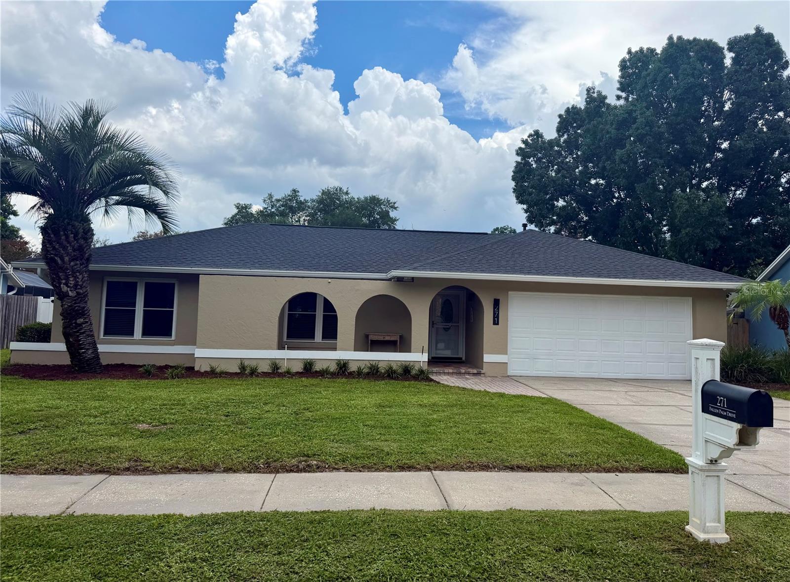 271 FALLEN PALM DR