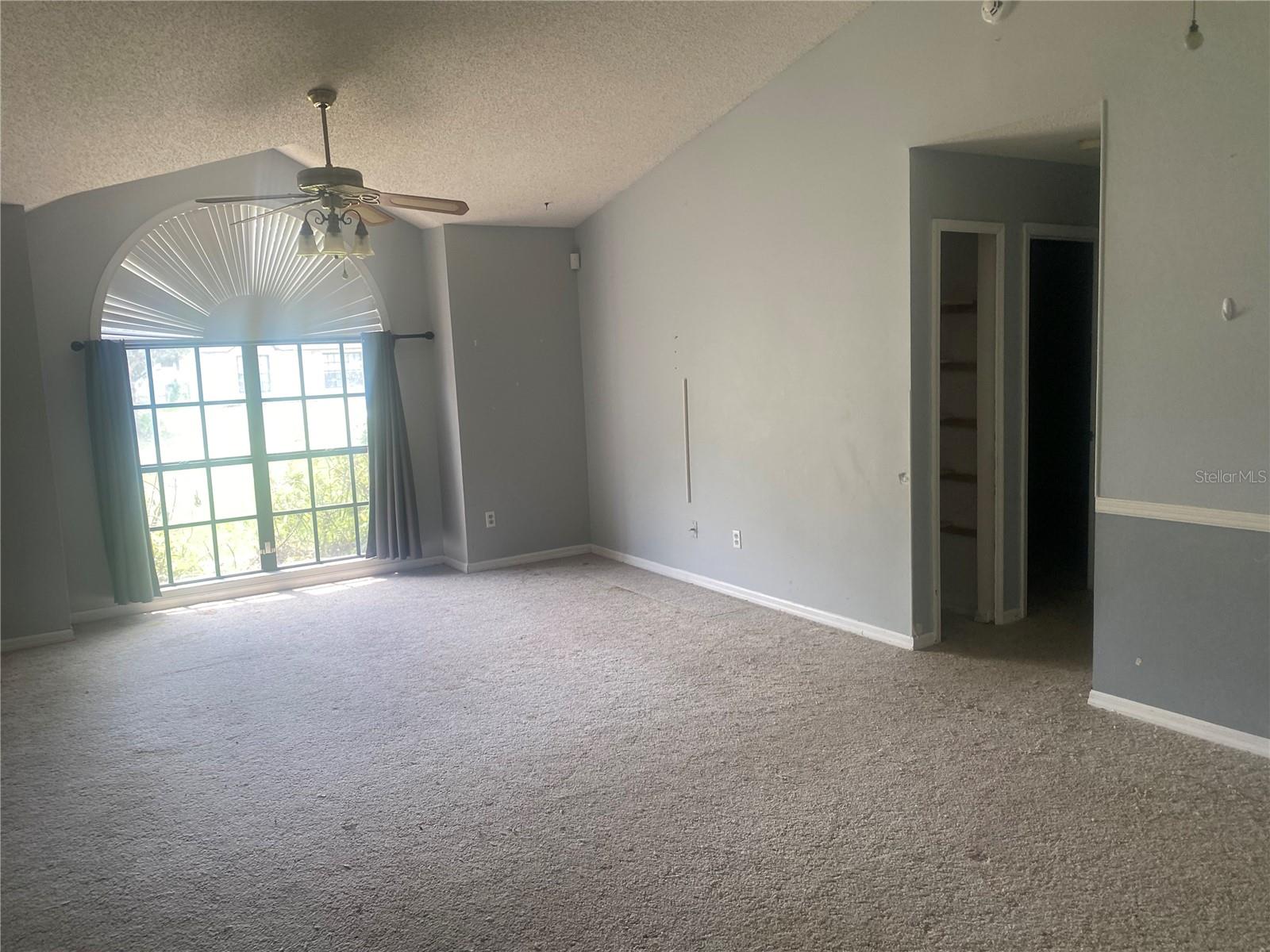 120 Lindenwood Ln Property Photo 3