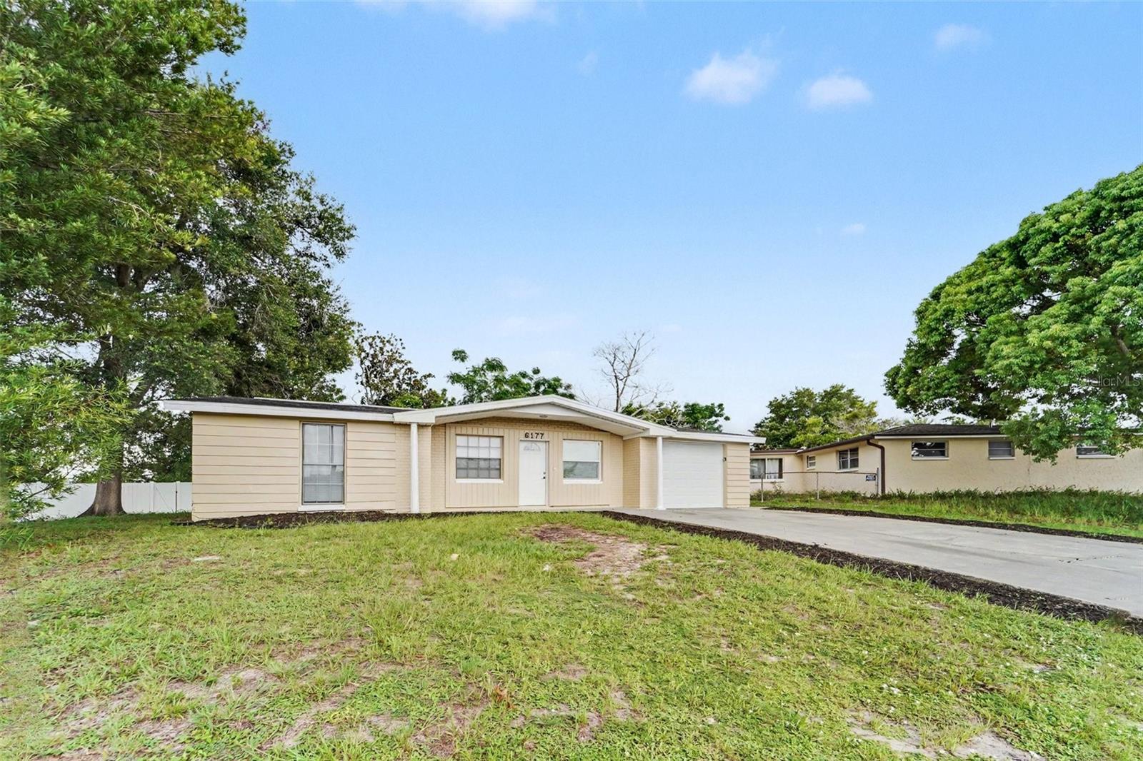 6177 Maplewood Dr Property Photo 3