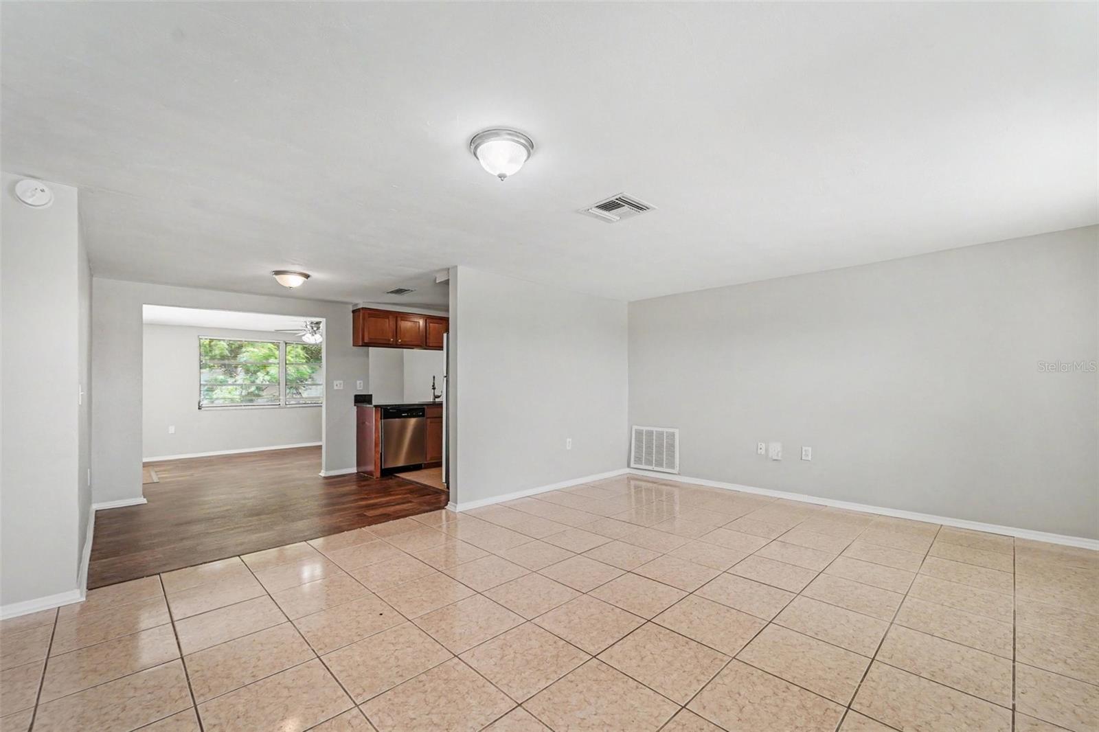 6177 Maplewood Dr Property Photo 5
