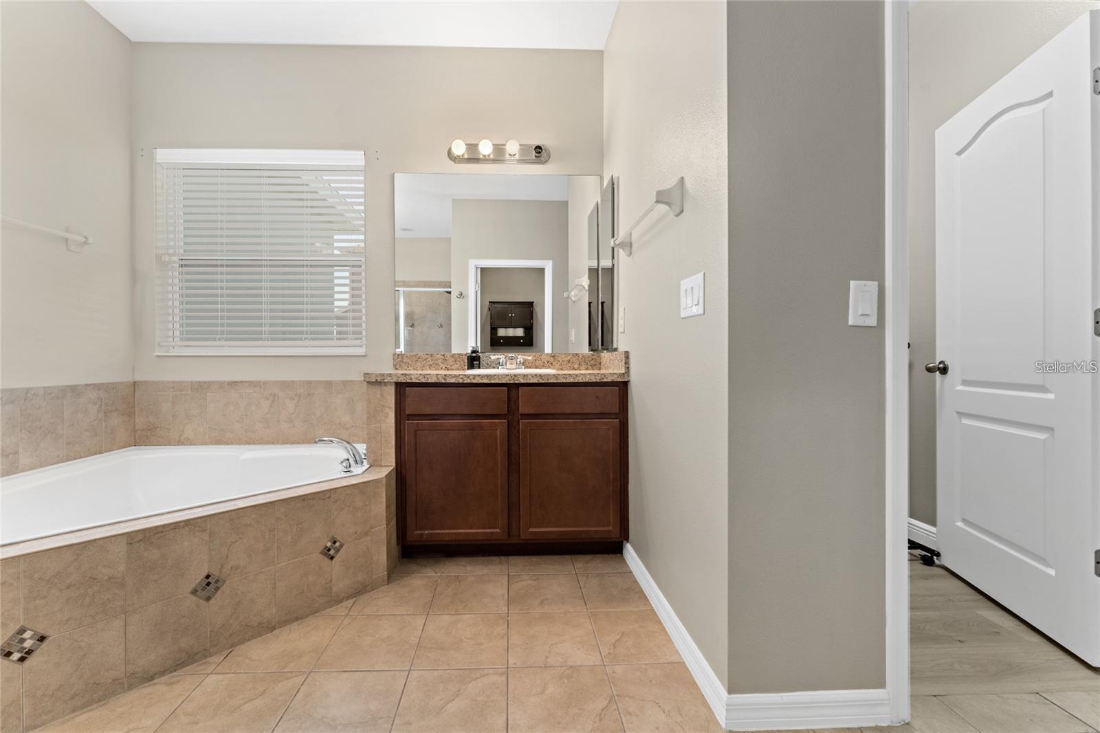 14537 San Lorenzo Dr Property Photo 21