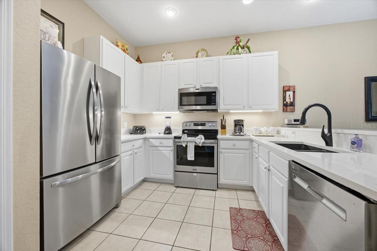 808 Lucaya Loop Property Photo 6