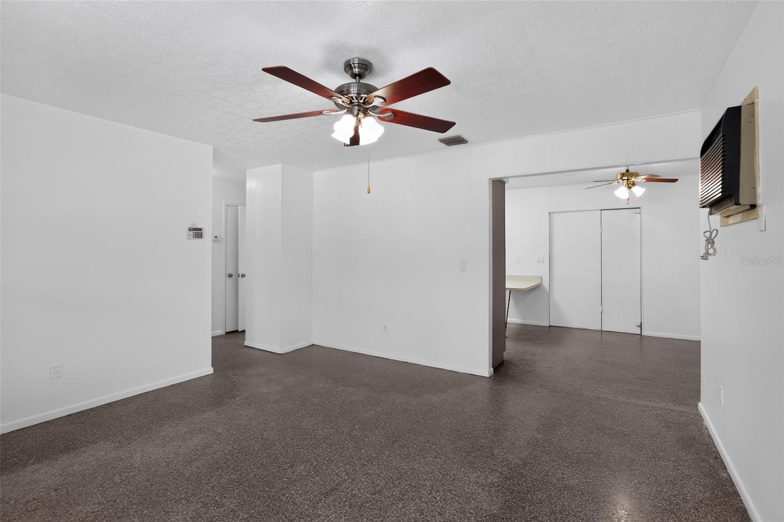 6120 W Ridgewood Ave Property Photo 9