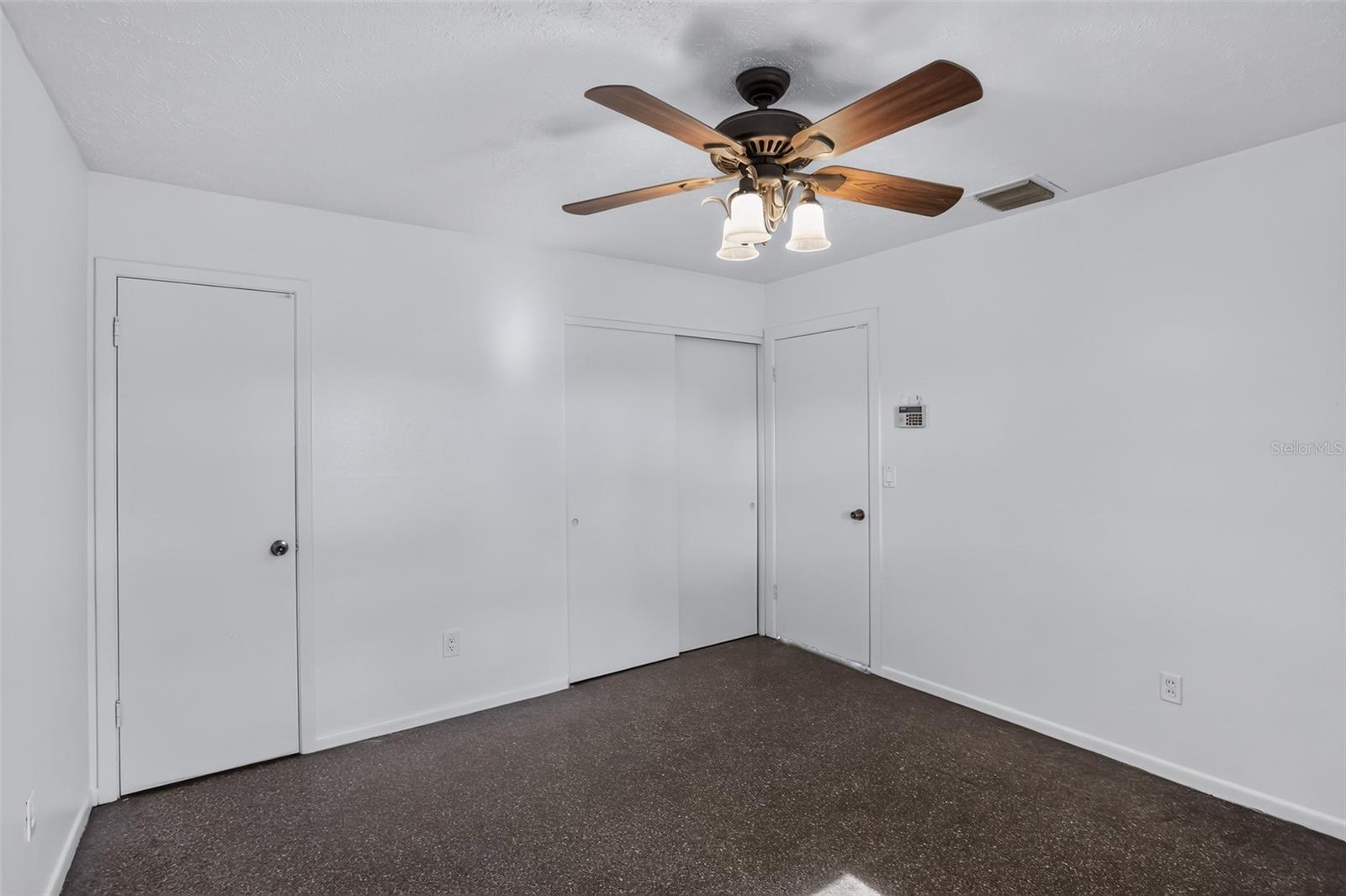 6120 W Ridgewood Ave Property Photo 14