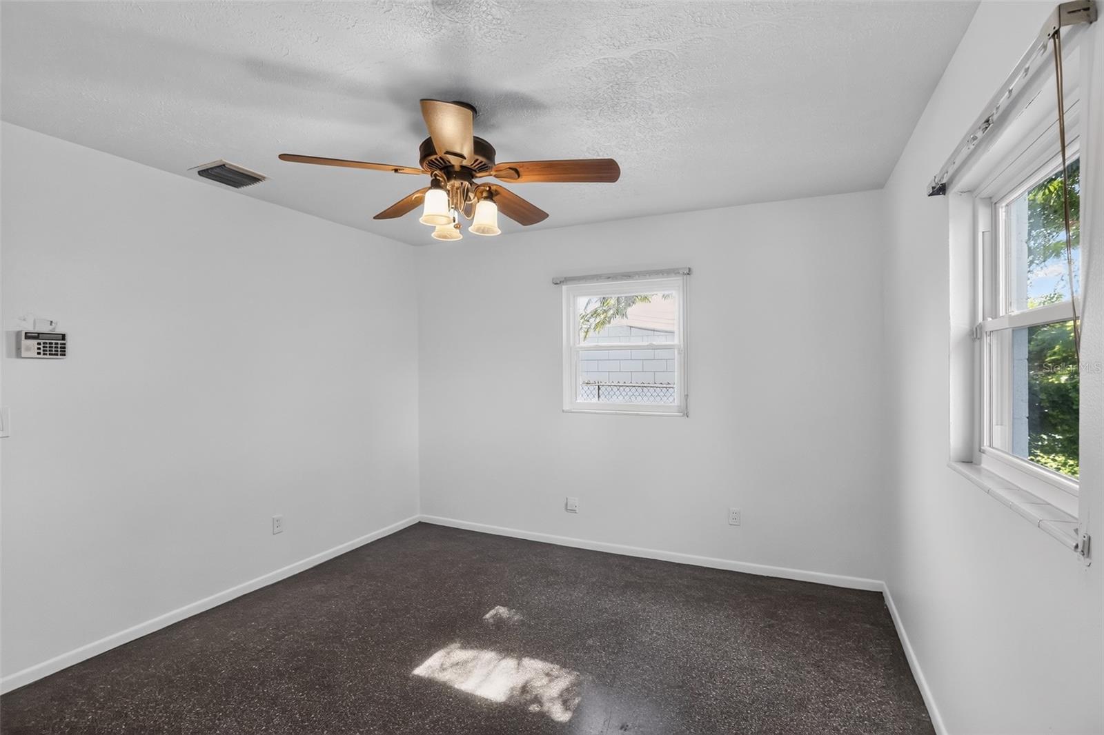 6120 W Ridgewood Ave Property Photo 19