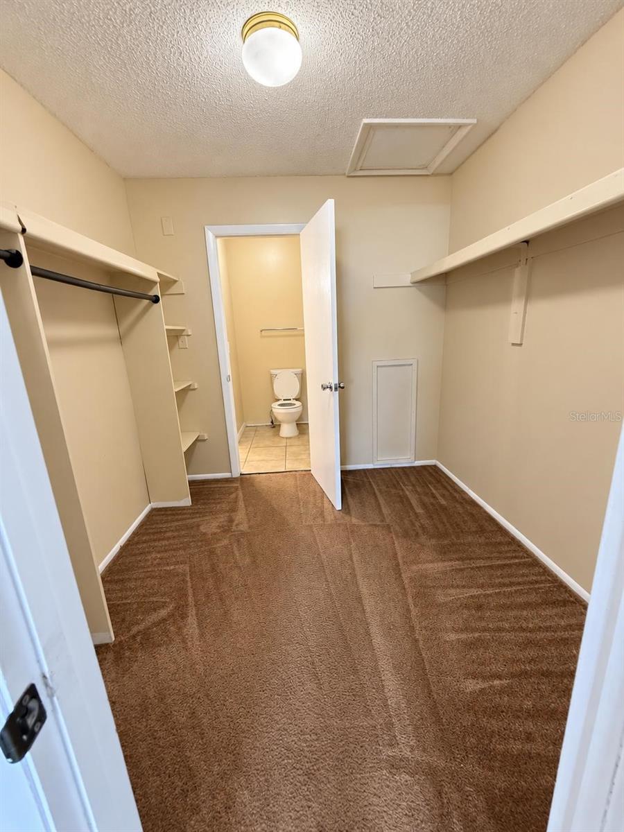 306 Cherokee Ct #f Property Photo 18
