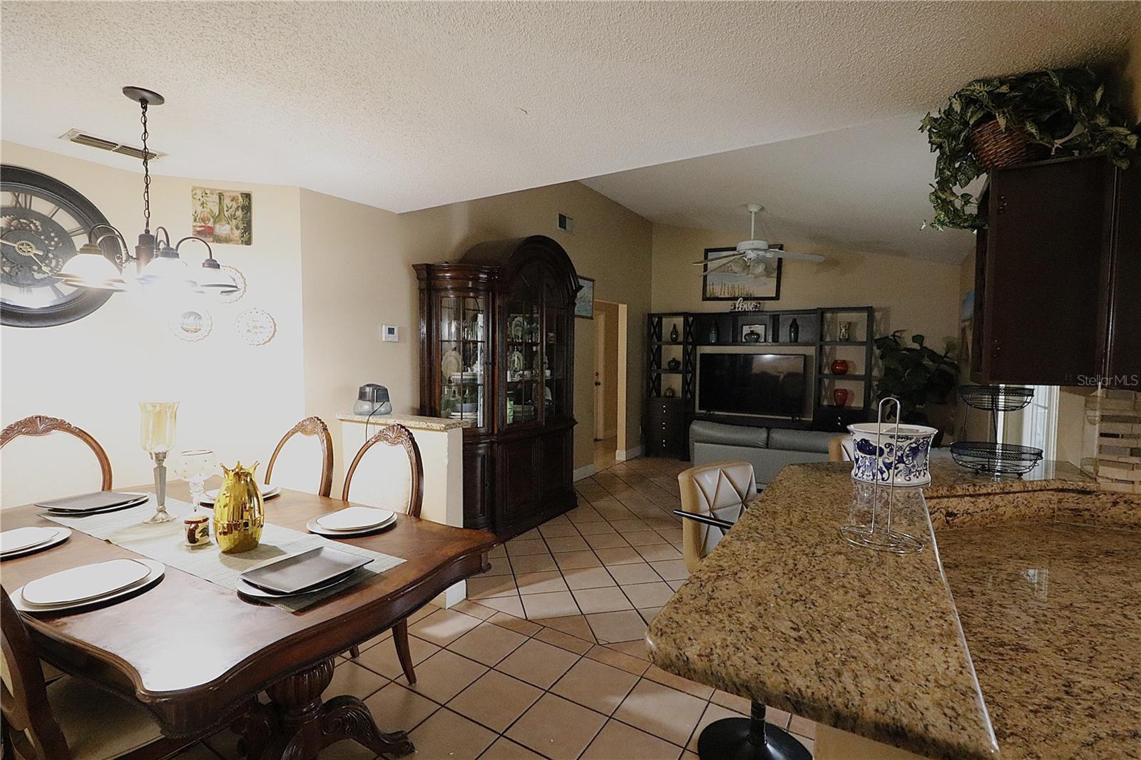 1419 Carriage Oak Ct Property Photo 4