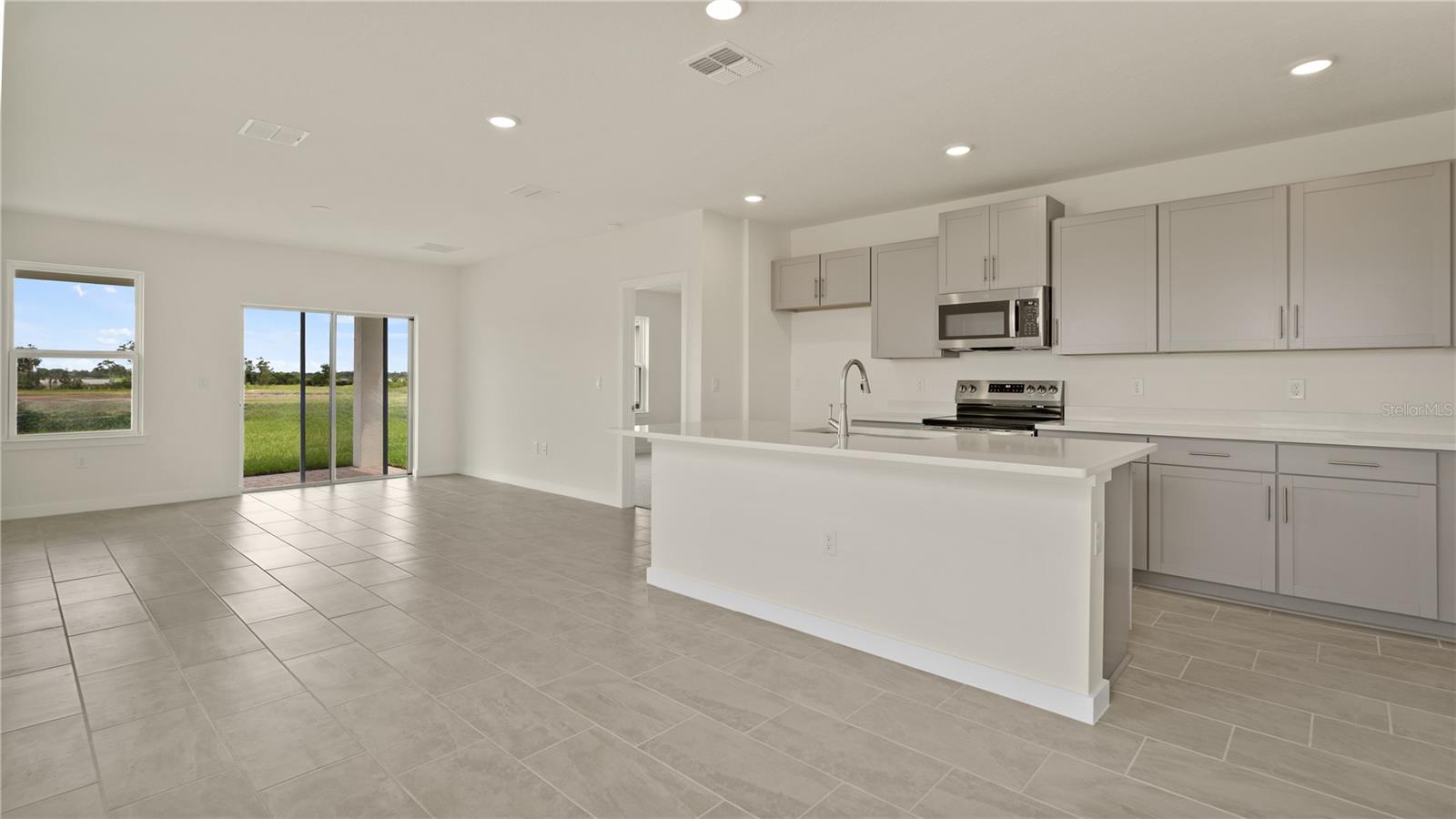 816 Andrew St Property Photo 2