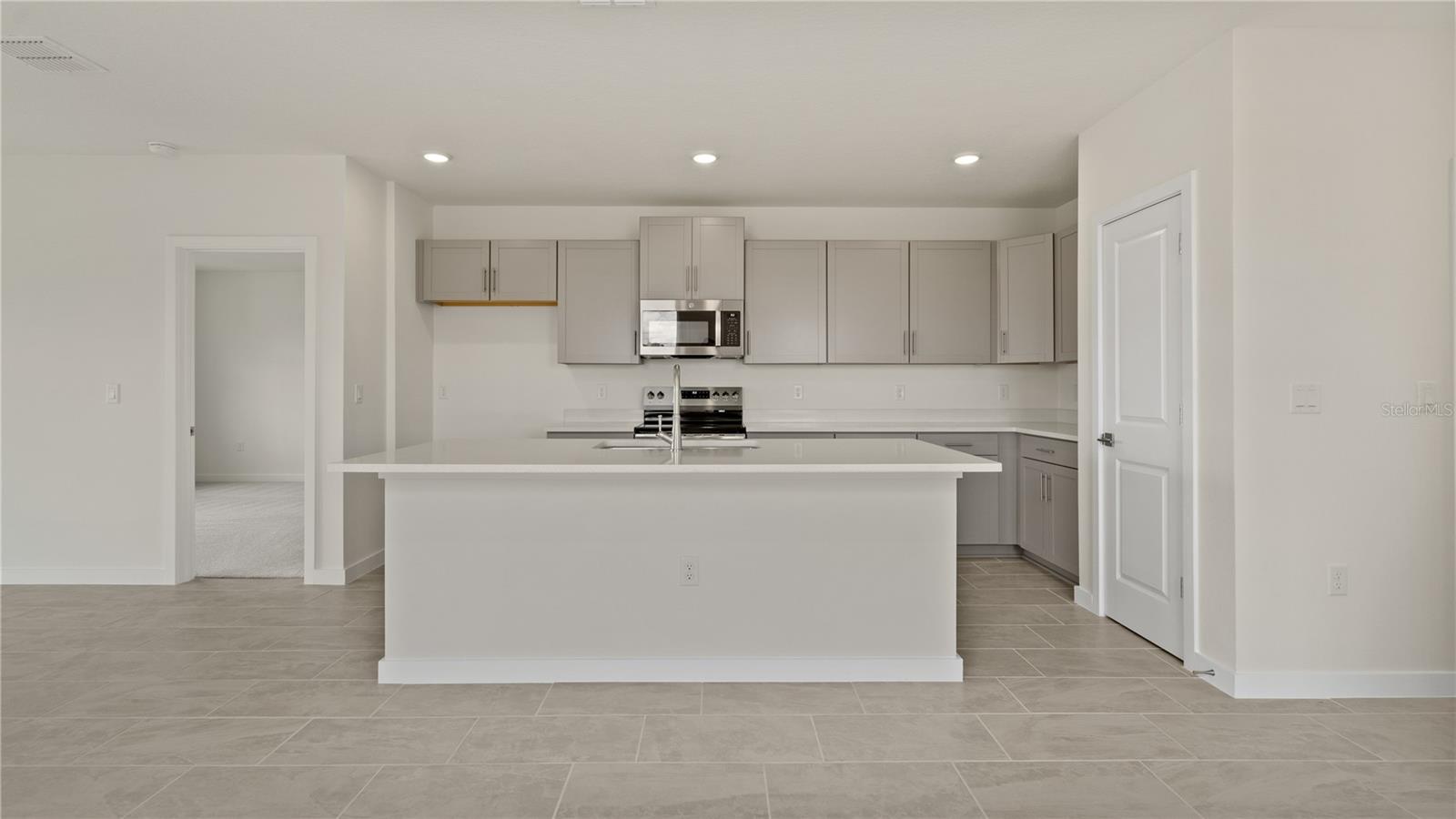 816 Andrew St Property Photo 3