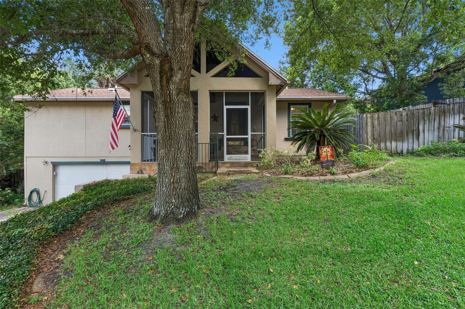 324 HICKORY CT