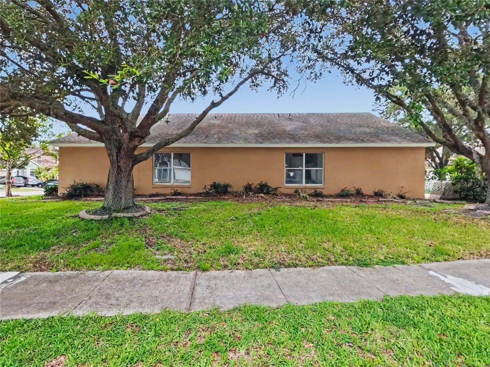 544 Cypress Tree Ct Property Photo 5