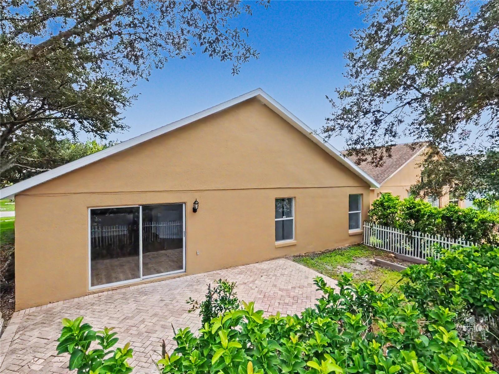 544 Cypress Tree Ct Property Photo 6