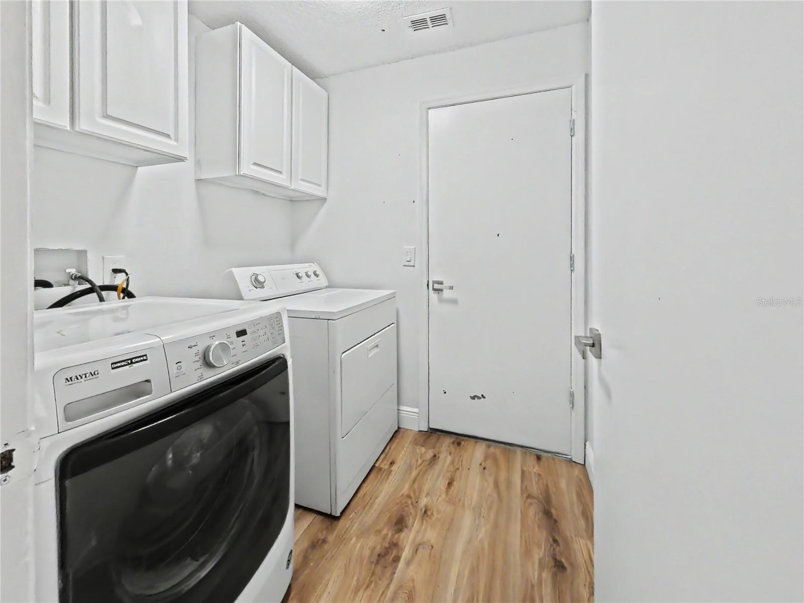 544 Cypress Tree Ct Property Photo 28