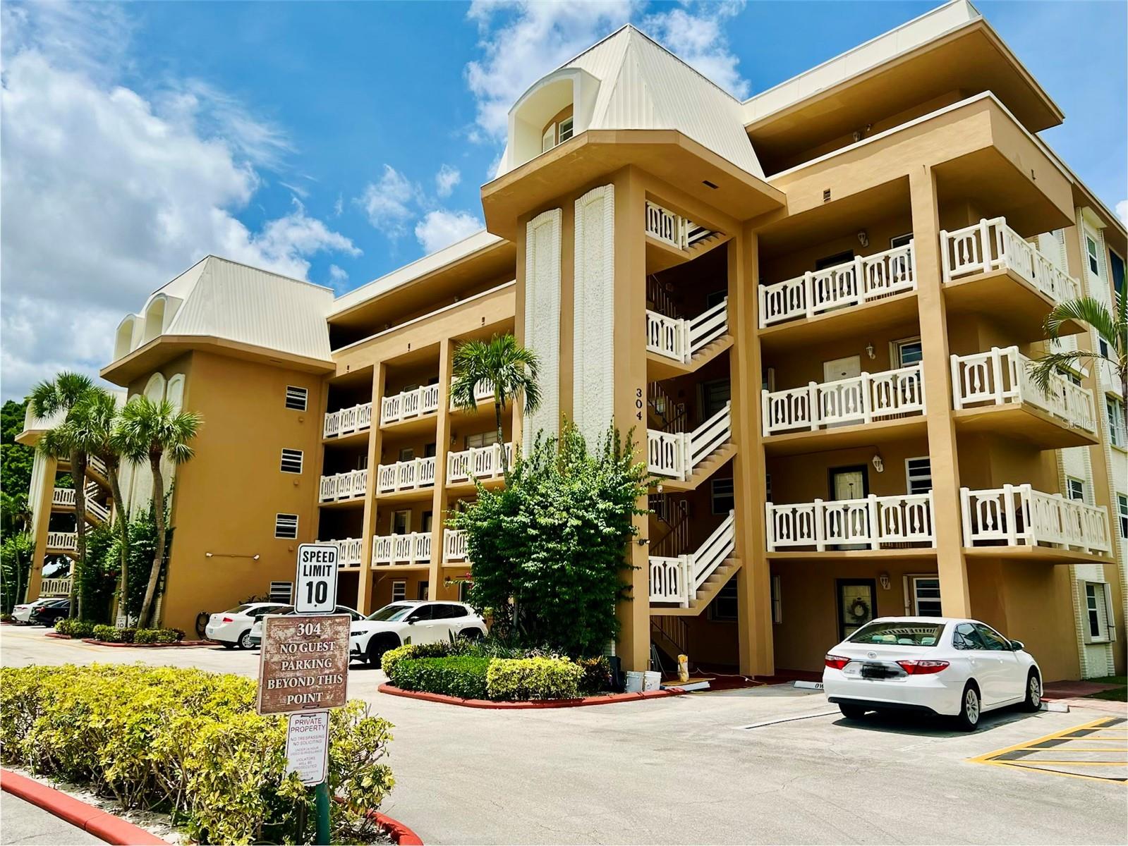 304 Golfview Rd #ph7 Property Photo 1