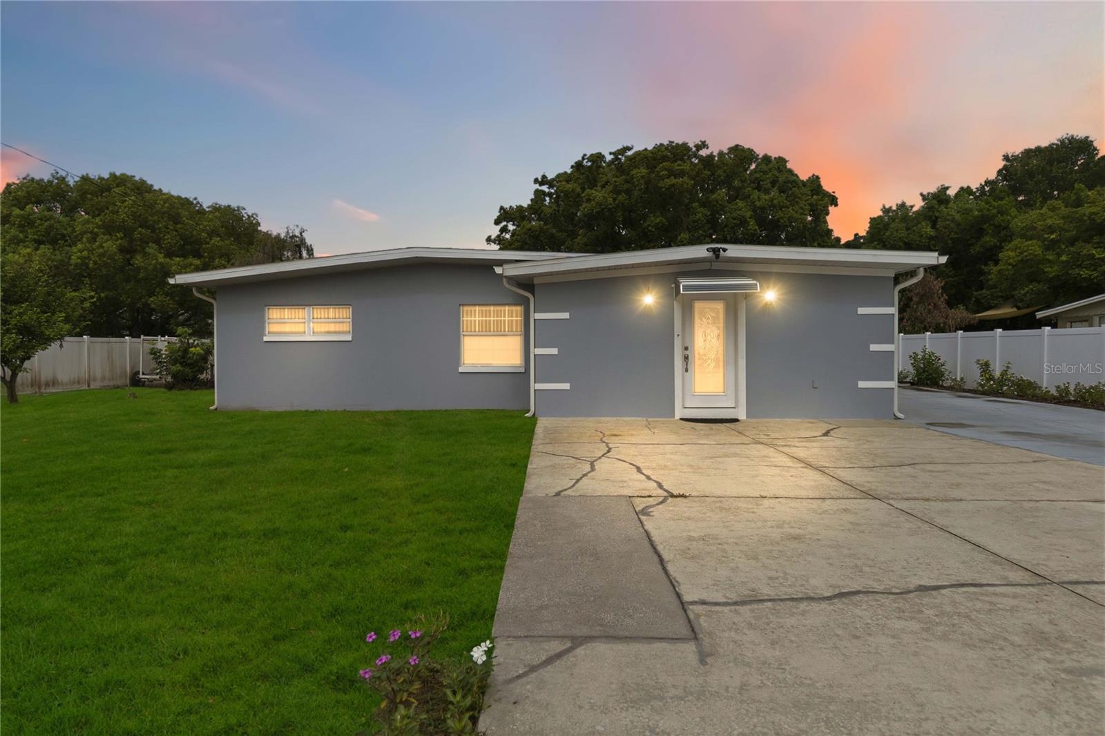 8304 Dot Ln Property Photo 3