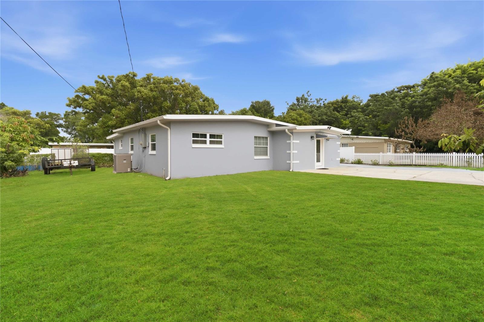 8304 Dot Ln Property Photo 4