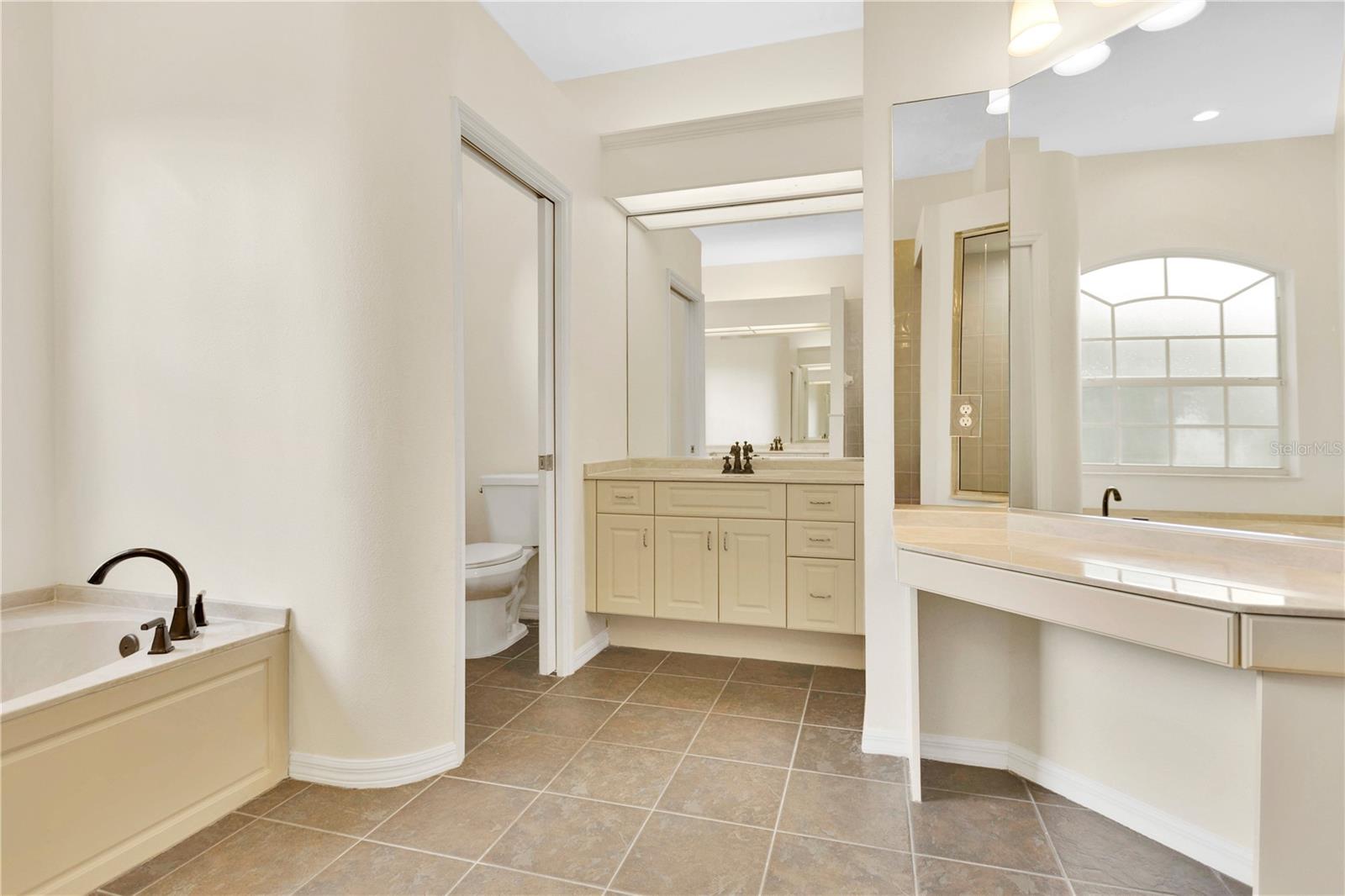 8018 Waterview Blvd Property Photo 16