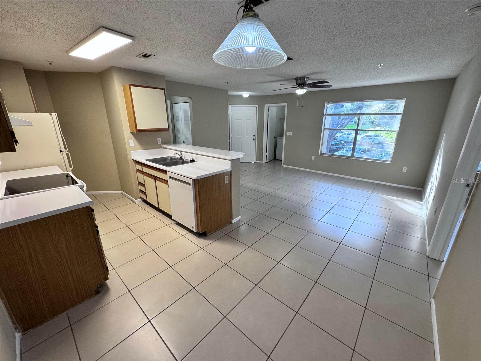 629 Dory Ln #202 Property Photo 6