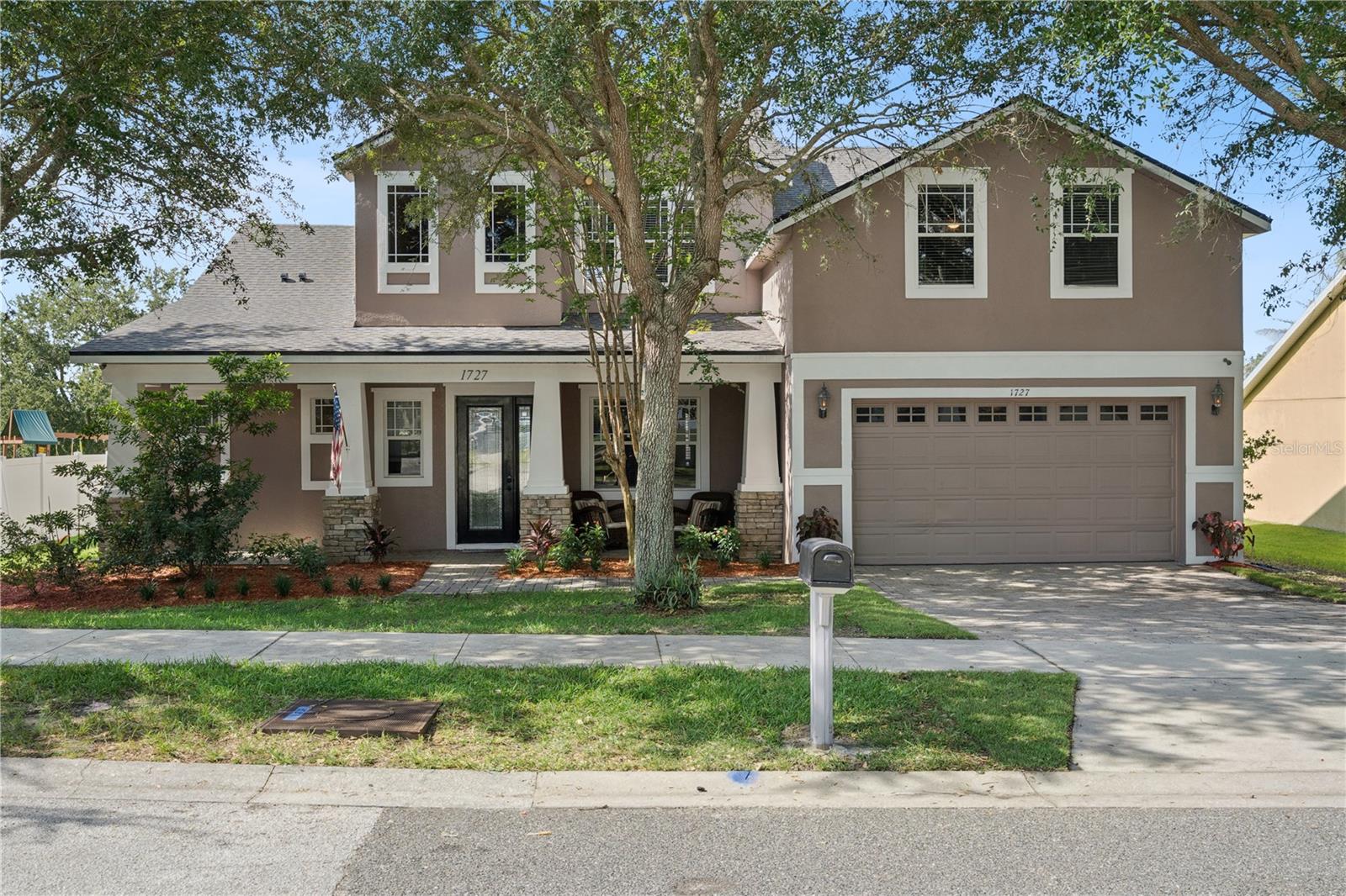 1727 Southern Oak Loop Property Photo 1