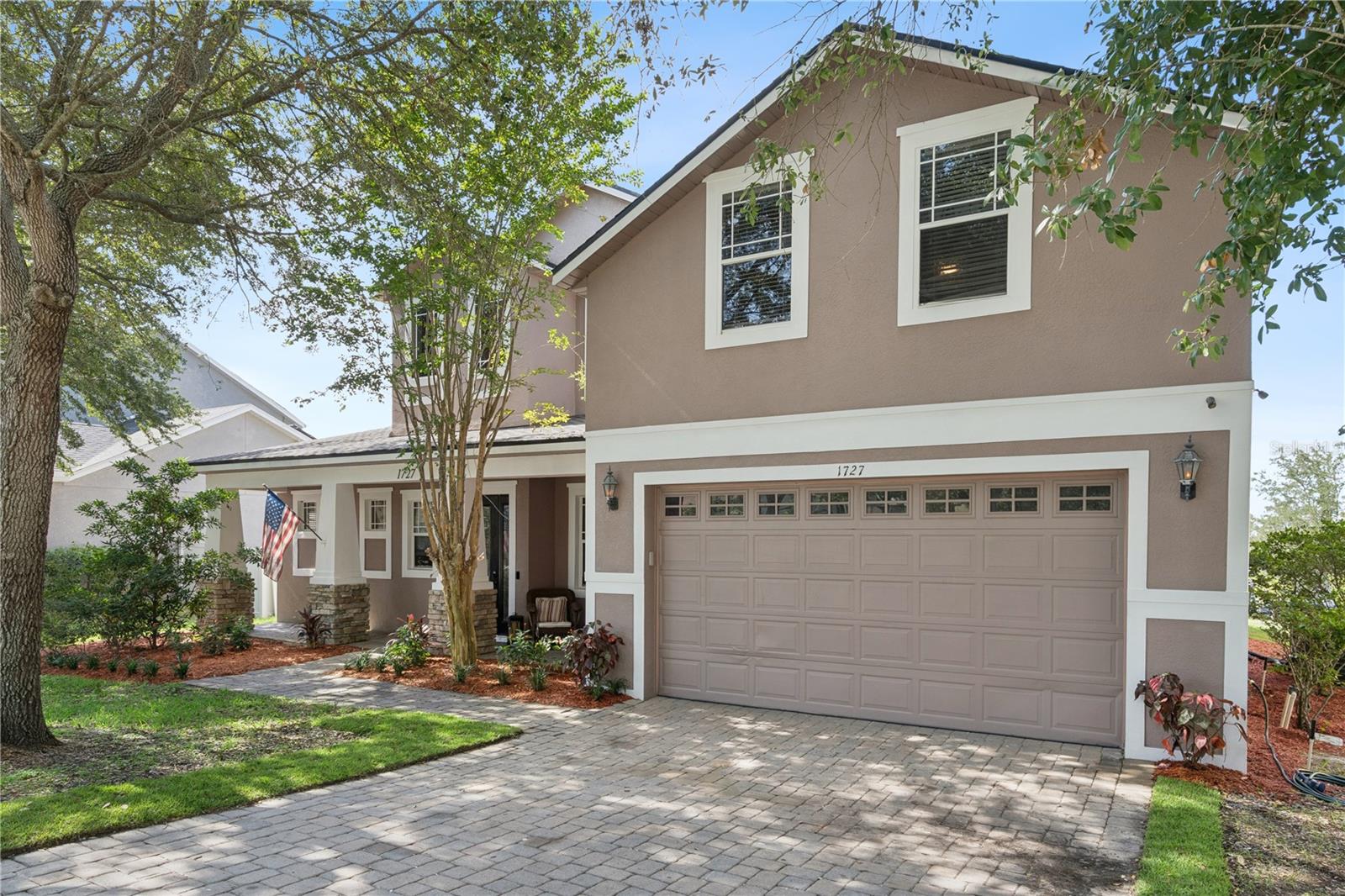 1727 Southern Oak Loop Property Photo 2