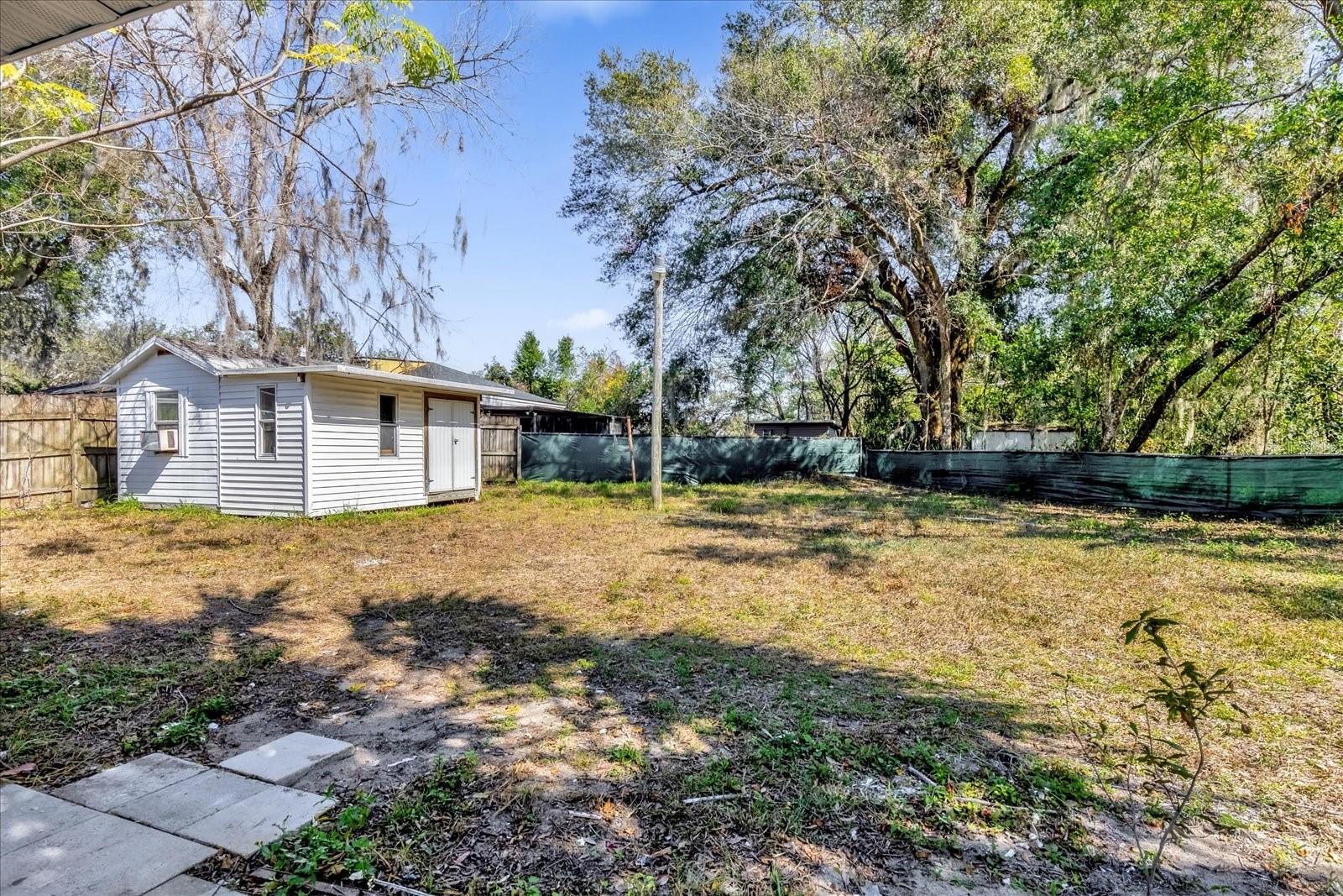 204 Louis St Property Photo 3
