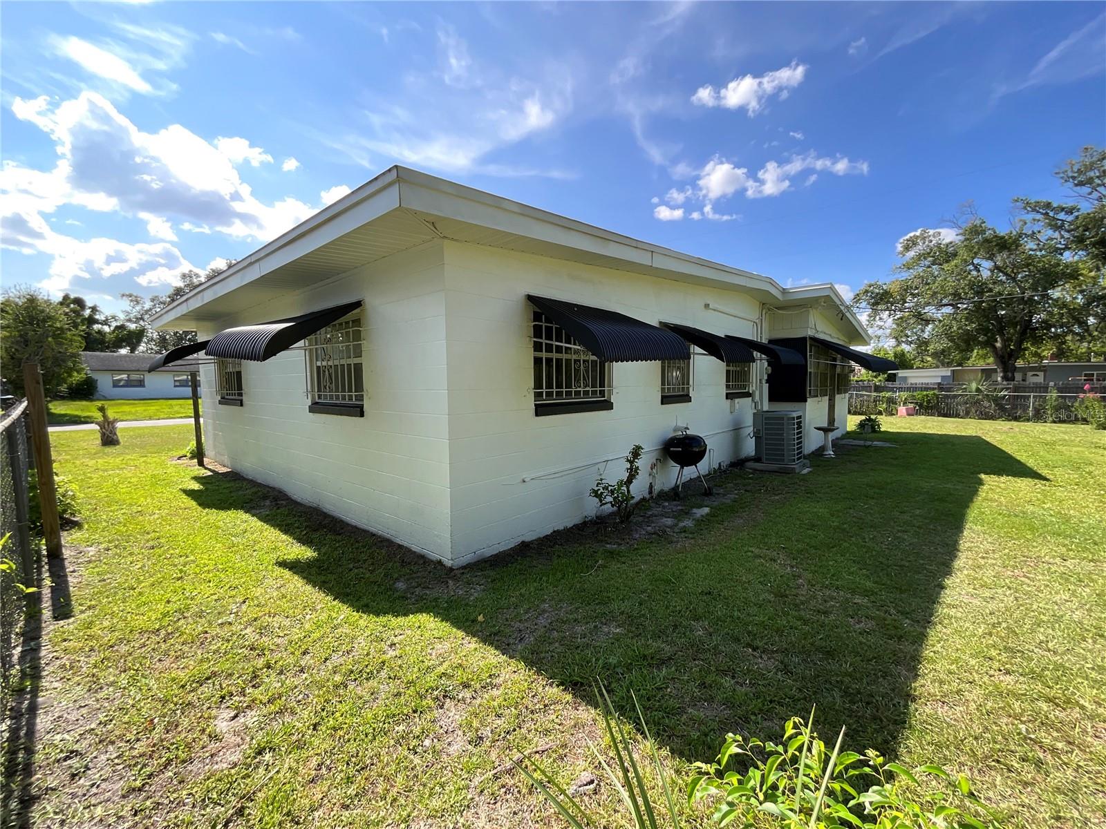 2423 Savoy Dr Property Photo 2