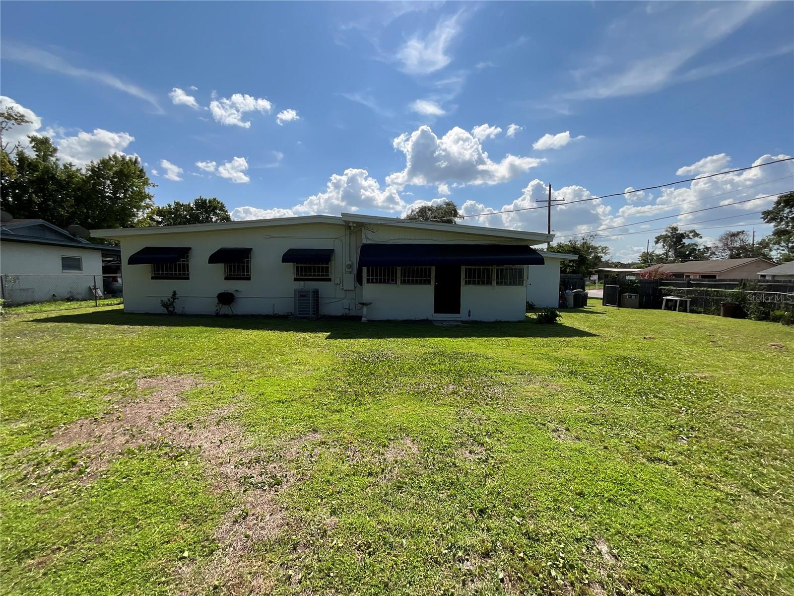 2423 Savoy Dr Property Photo 3