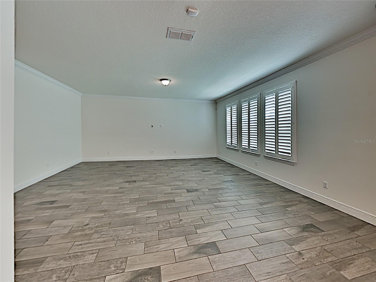 8931 Lookout Pointe Dr Property Photo 2