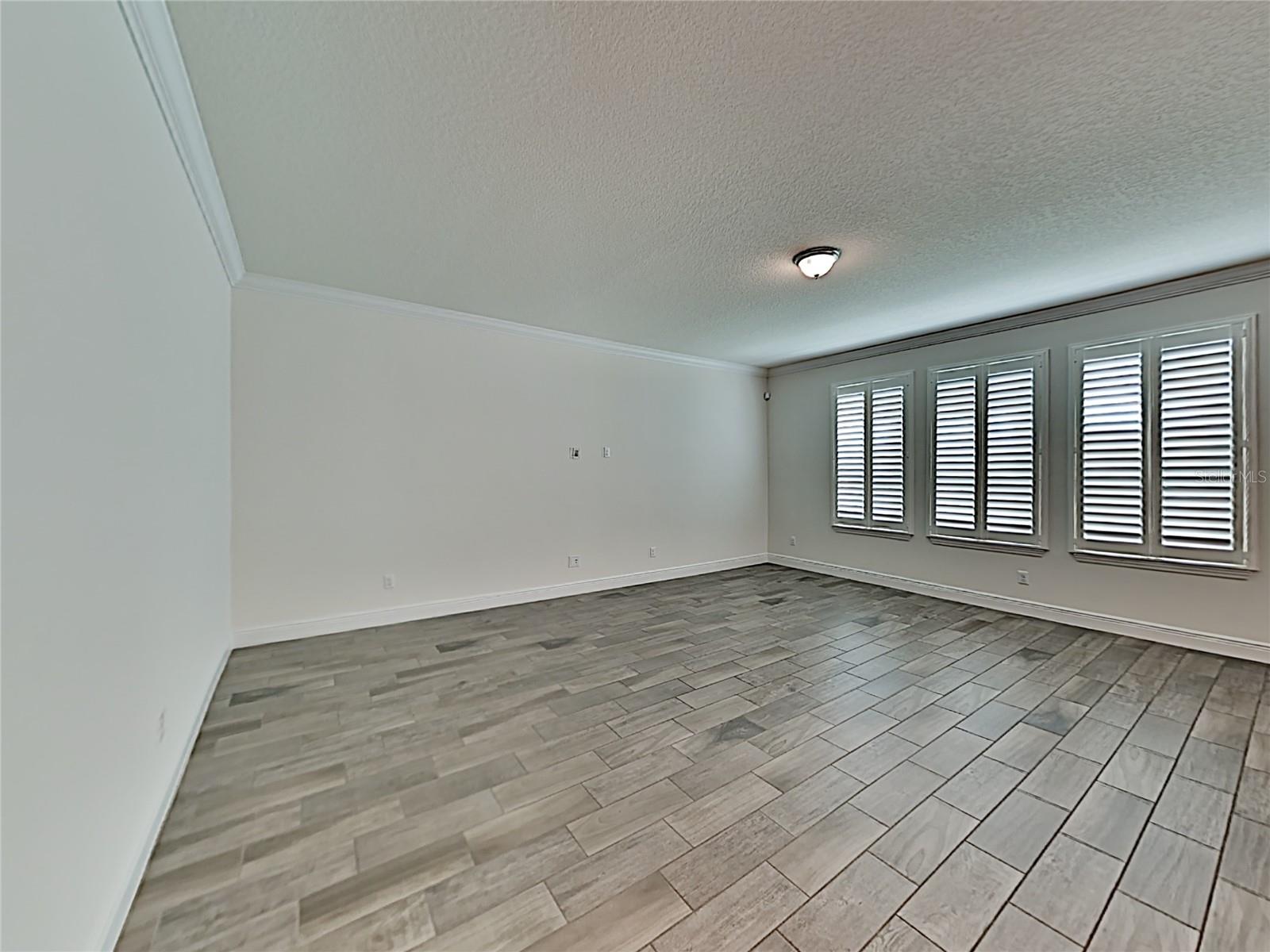 8931 Lookout Pointe Dr Property Photo 3