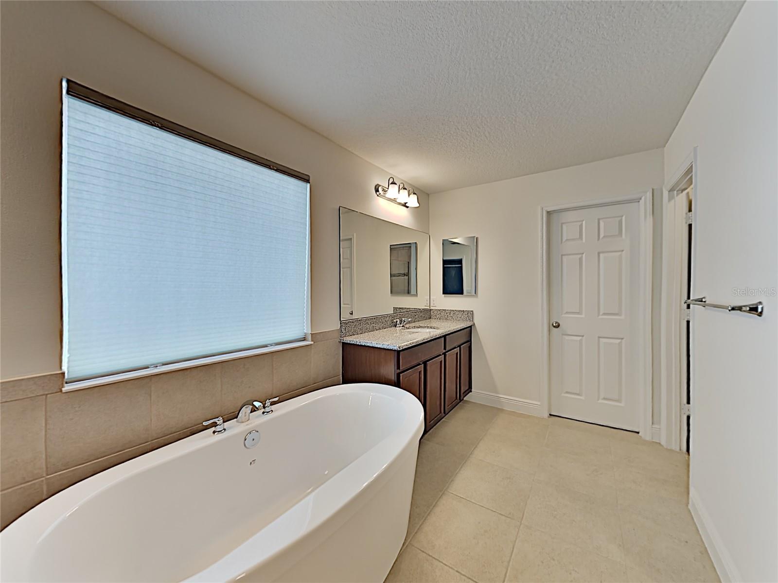 8931 Lookout Pointe Dr Property Photo 10