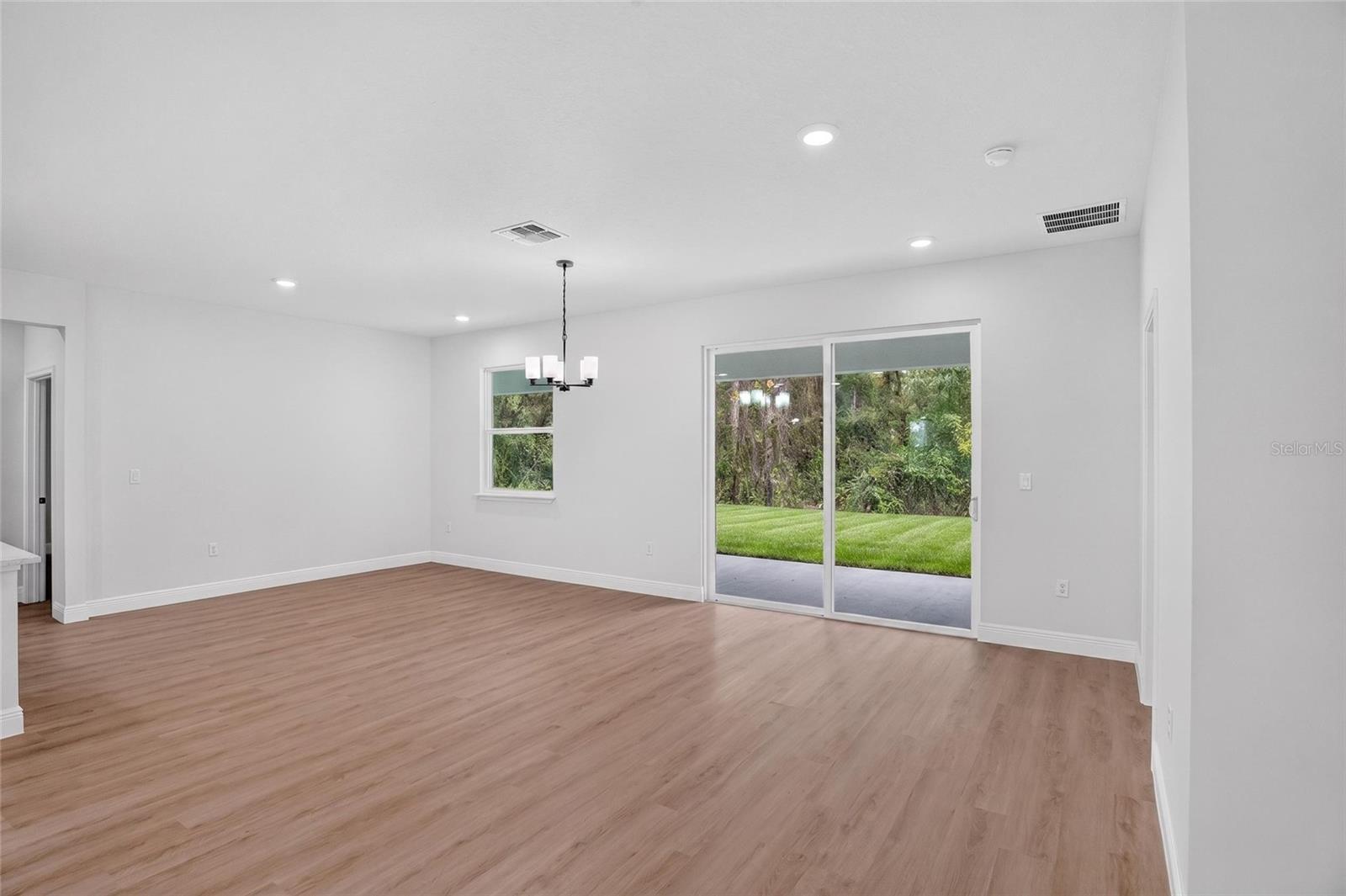 54 Douglas St Property Photo 5