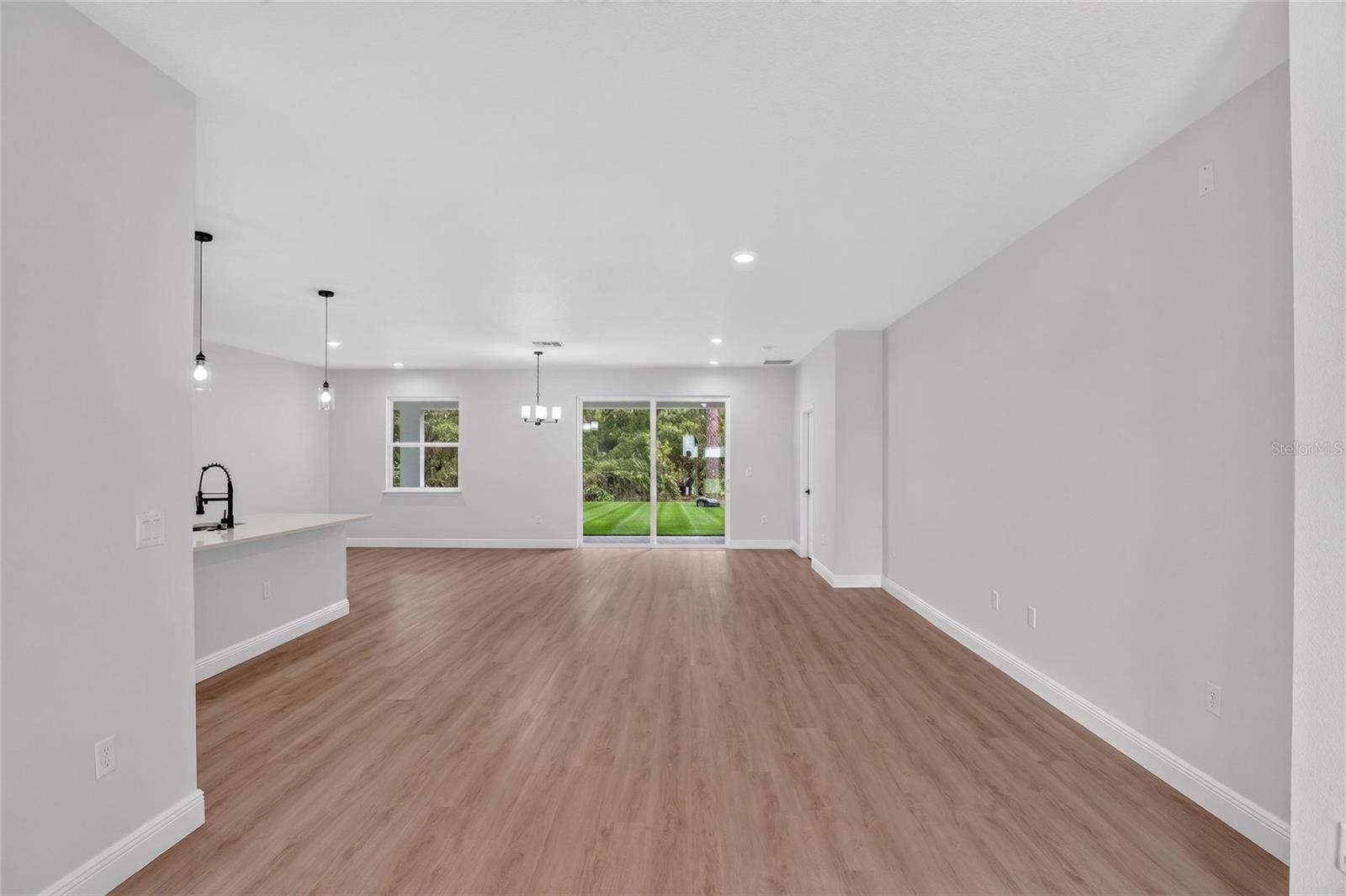 54 Douglas St Property Photo 6