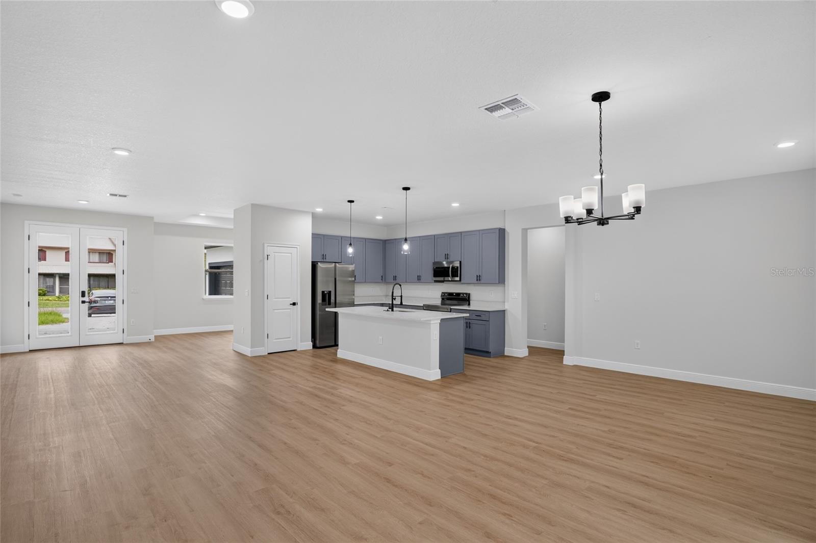 54 Douglas St Property Photo 7