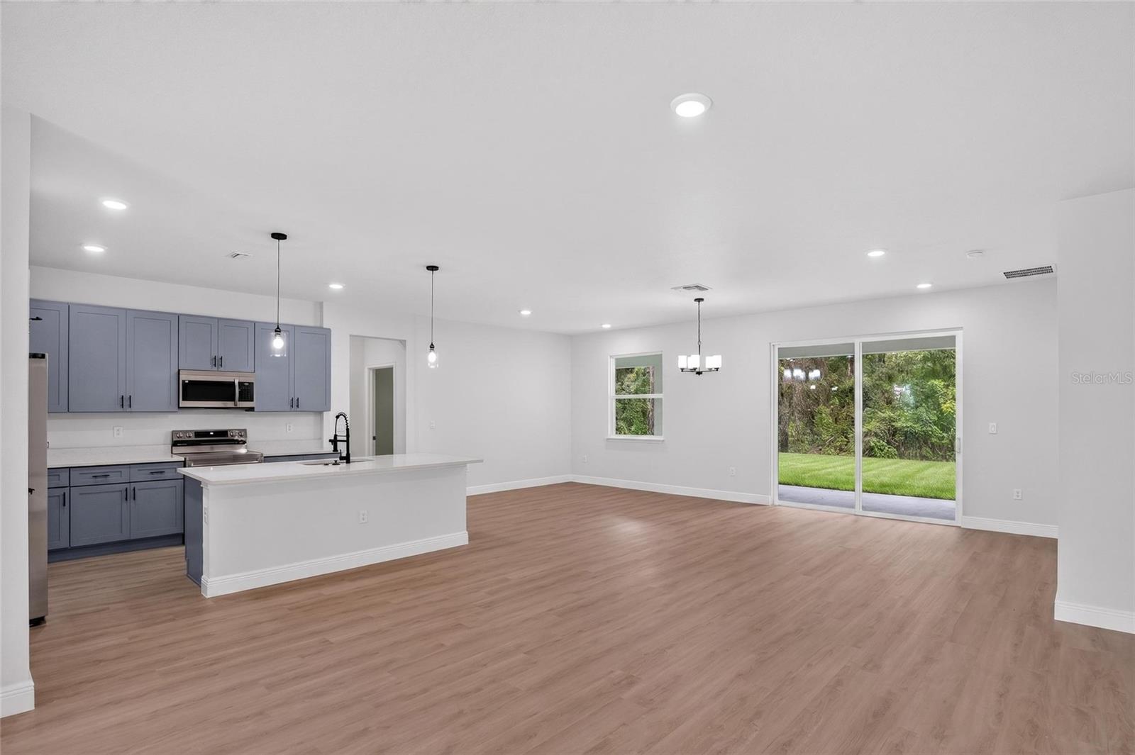 54 Douglas St Property Photo 8
