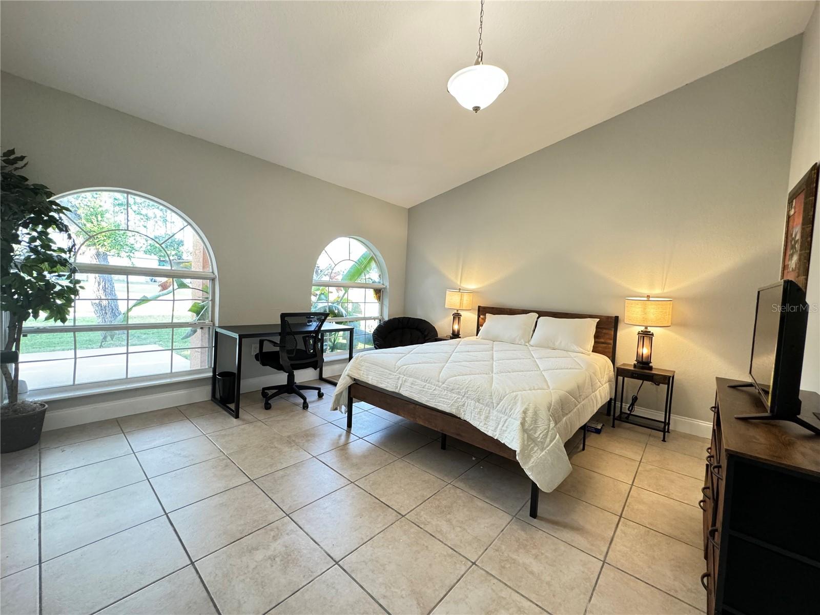 O6427624 Property Photo 15