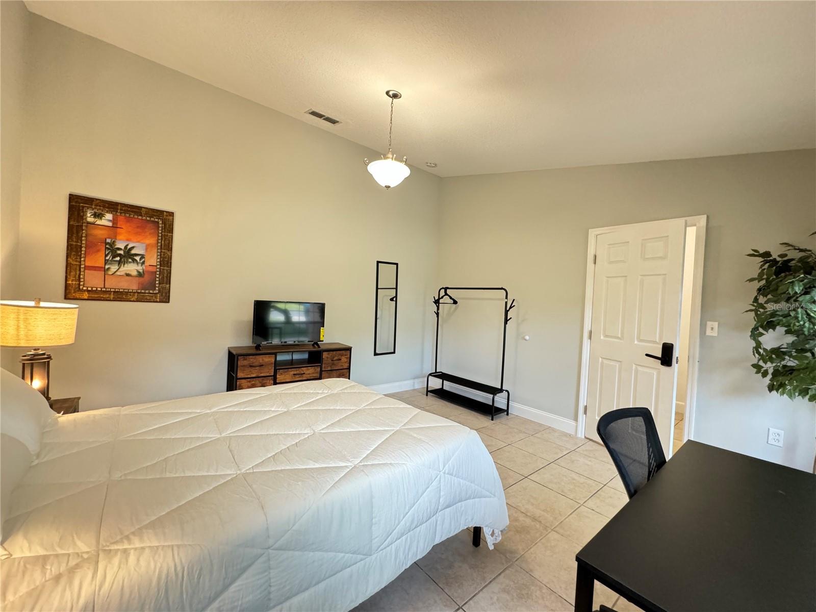 O6427624 Property Photo 17