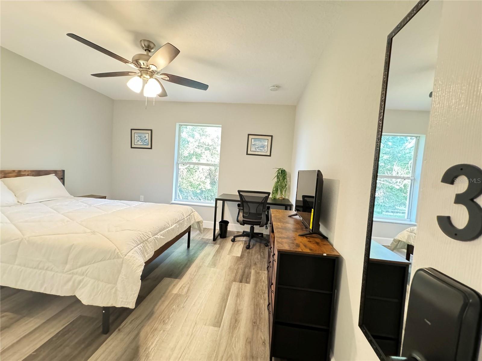O6427624 Property Photo 18