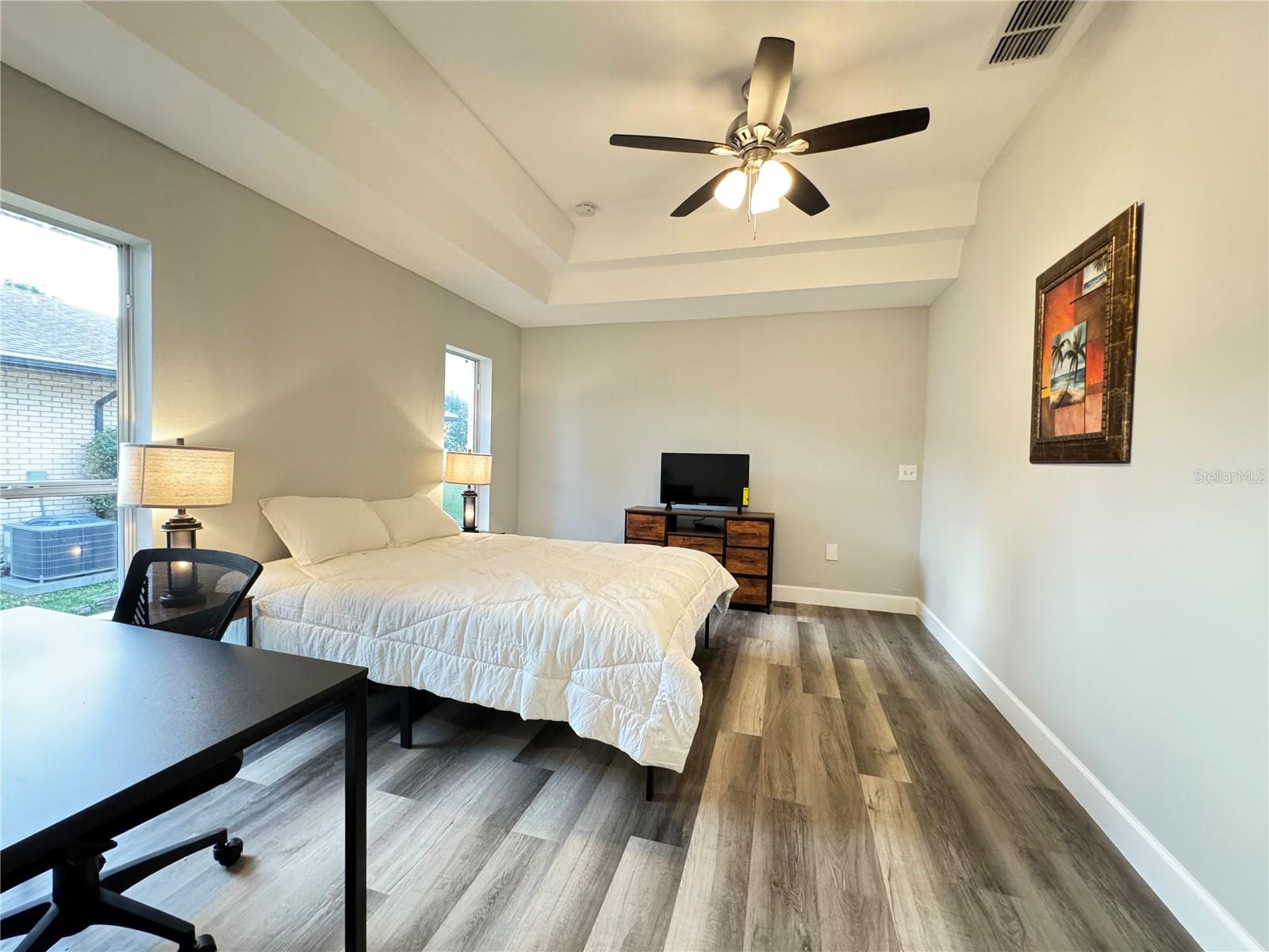 O6427624 Property Photo 24