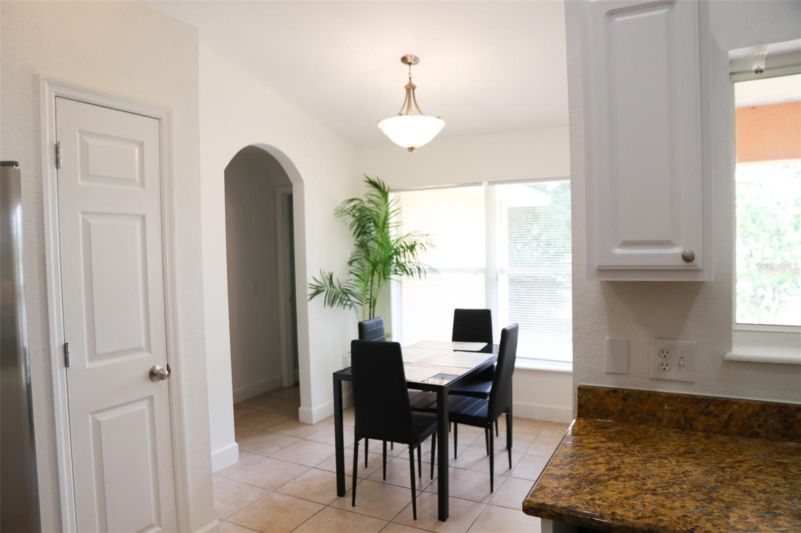 O6427624 Property Photo 32