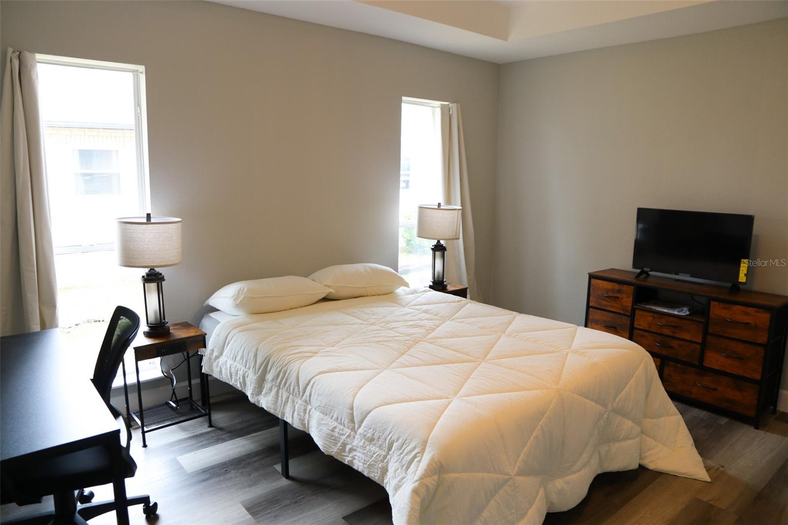 O6427624 Property Photo 46