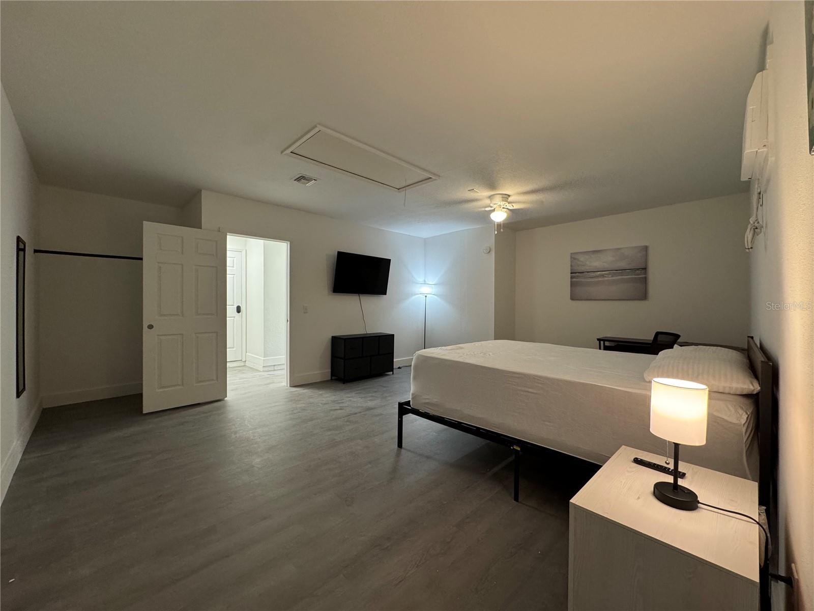 O6427624 Property Photo 60