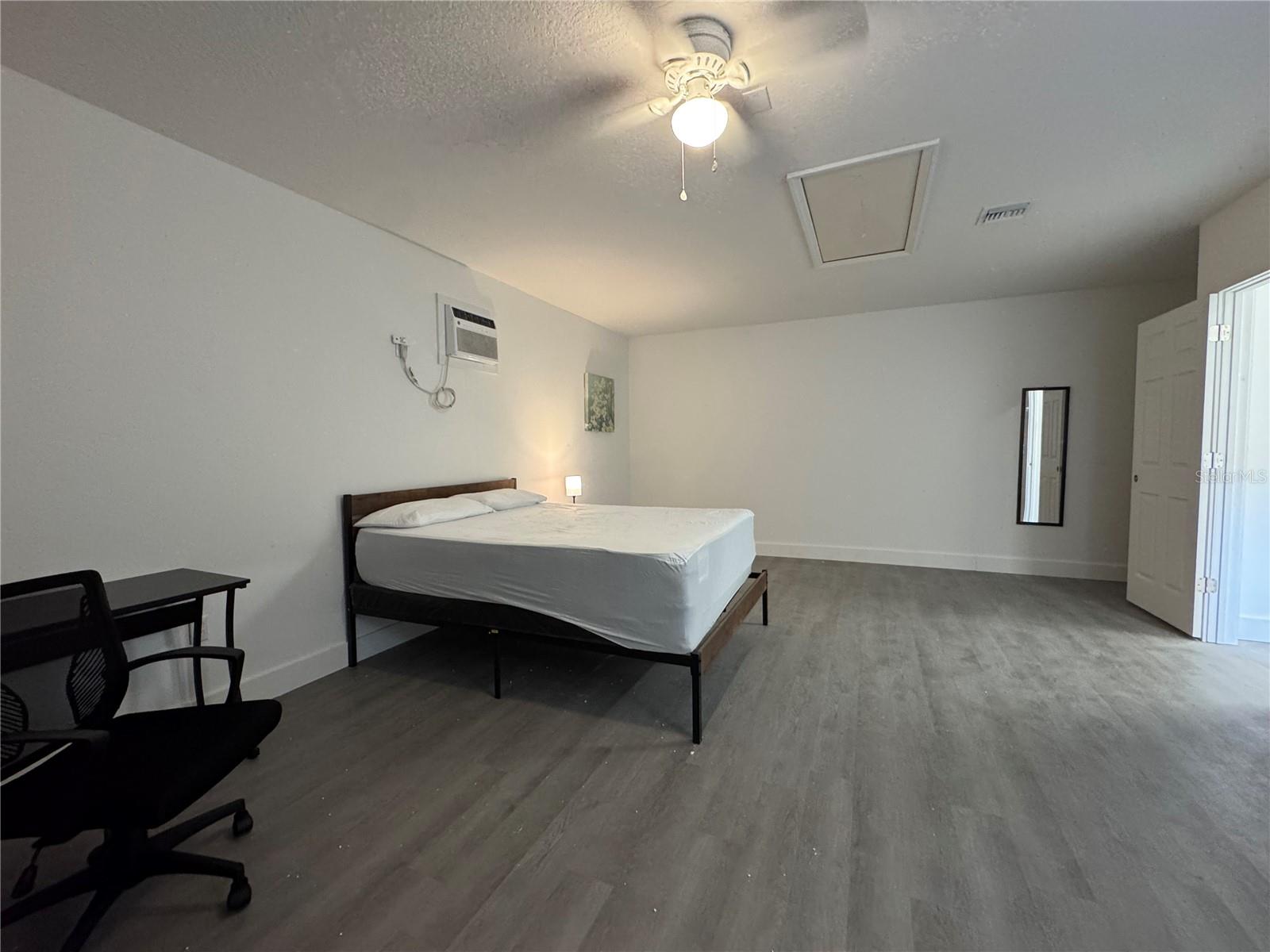 O6427624 Property Photo 61