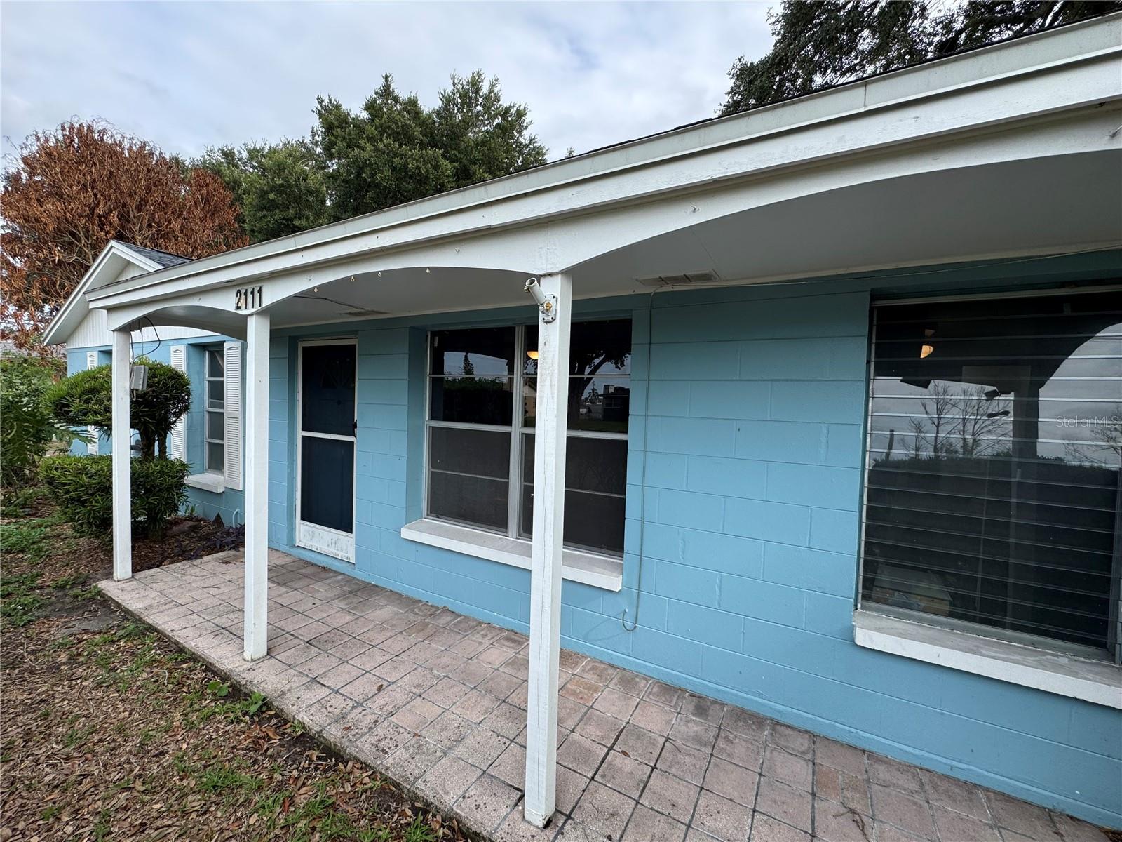 O6427651 Property Photo 2