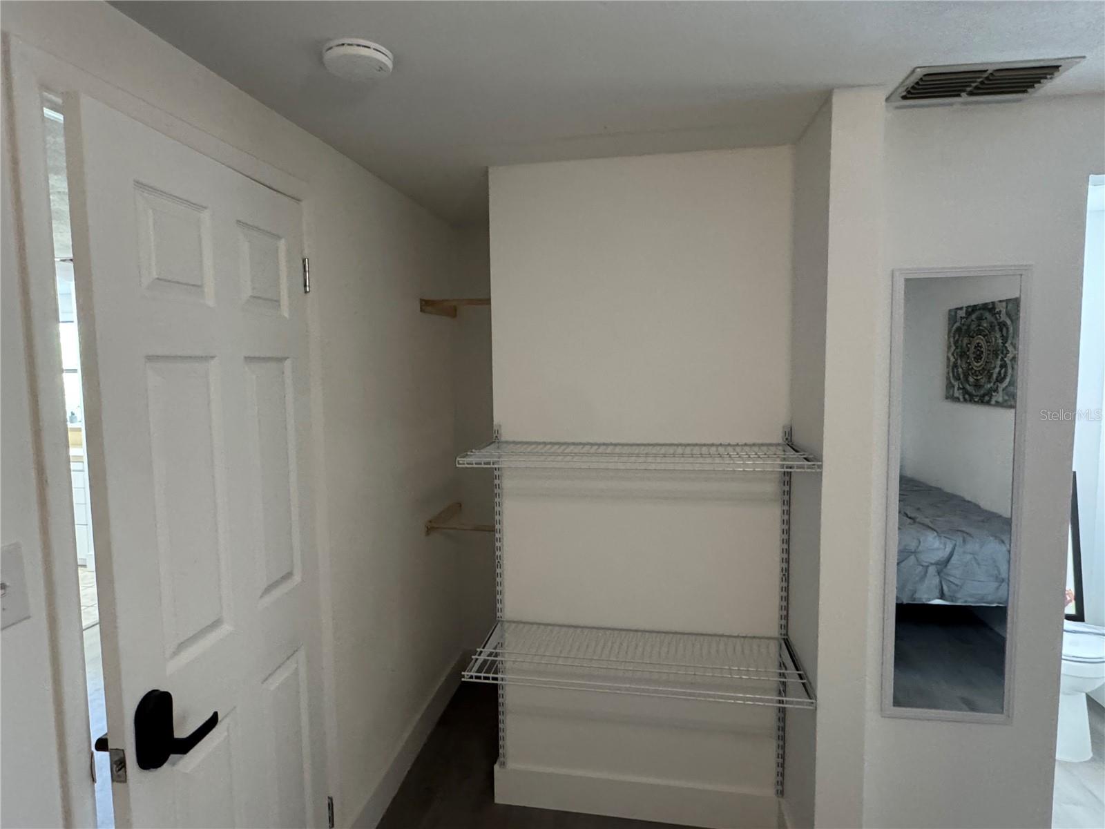 O6427651 Property Photo 5