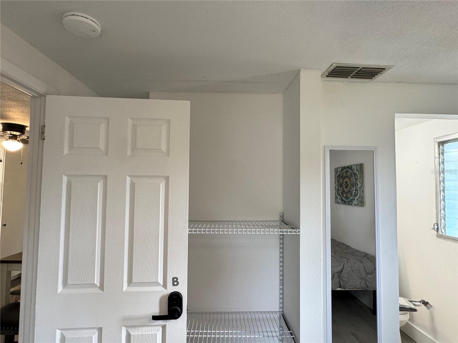 O6427651 Property Photo 8