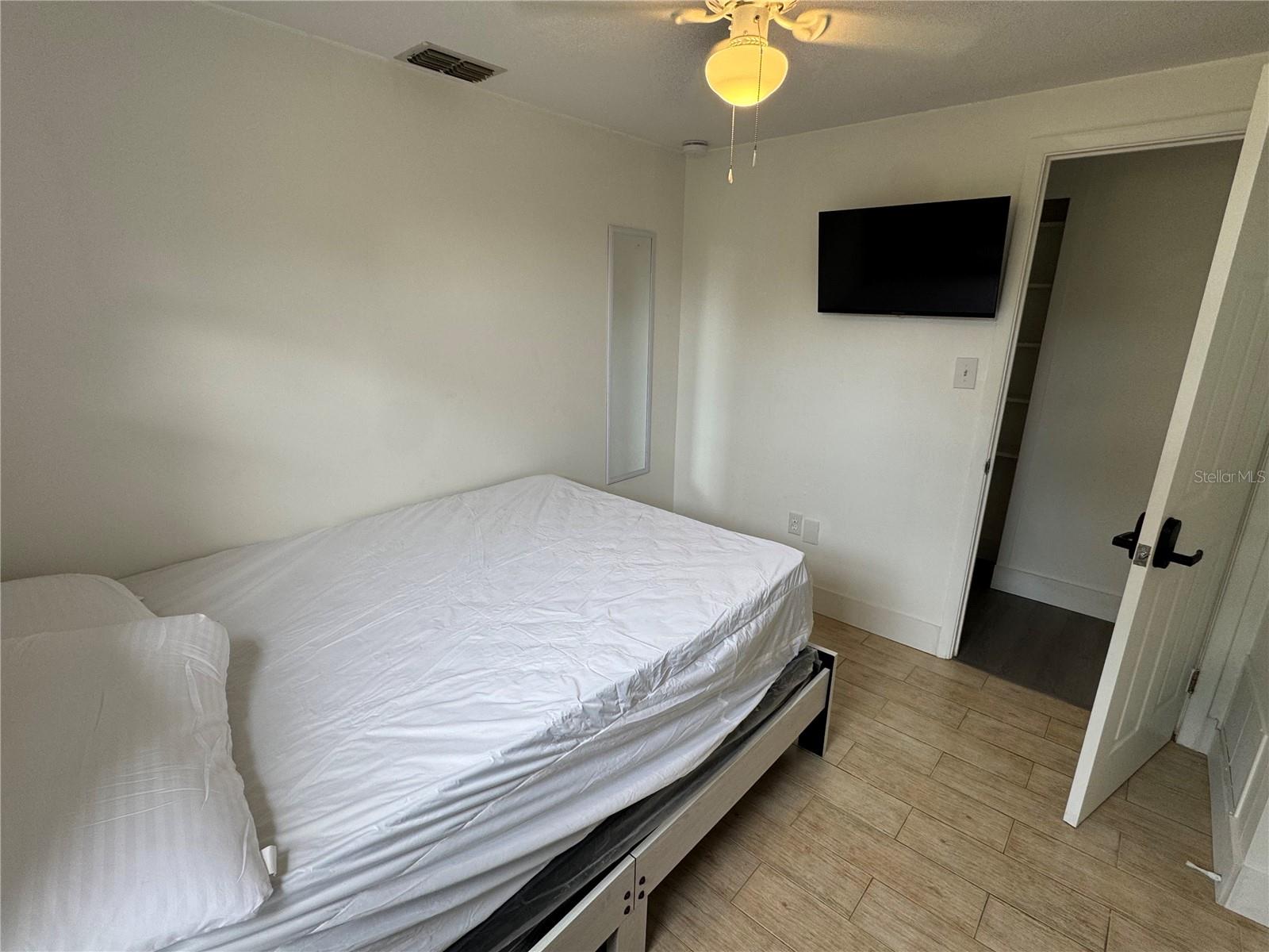 O6427651 Property Photo 10
