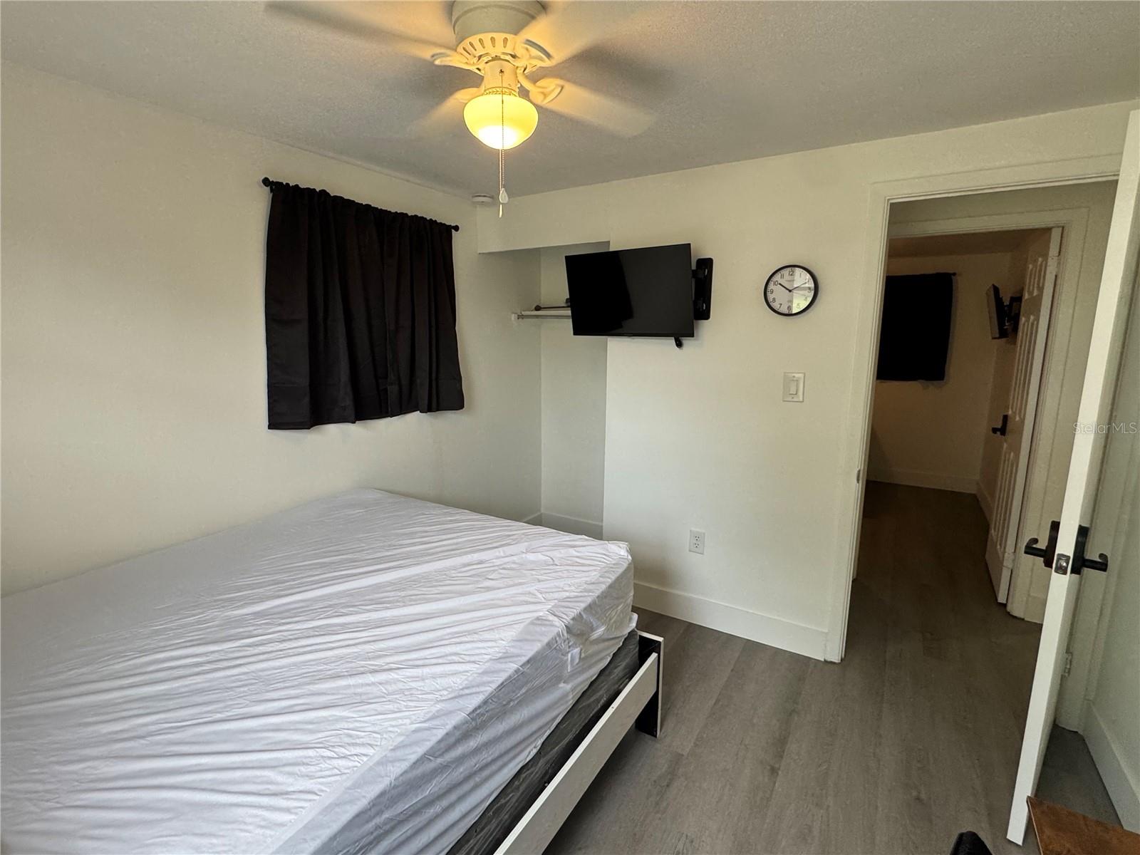 O6427651 Property Photo 15