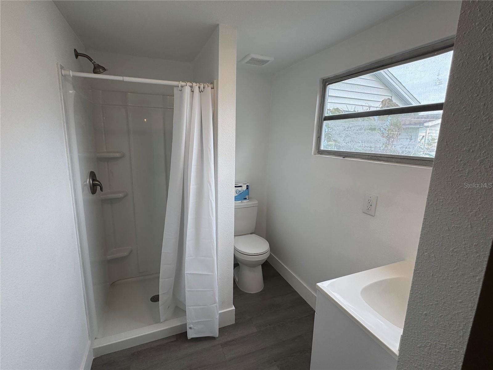 O6427651 Property Photo 19