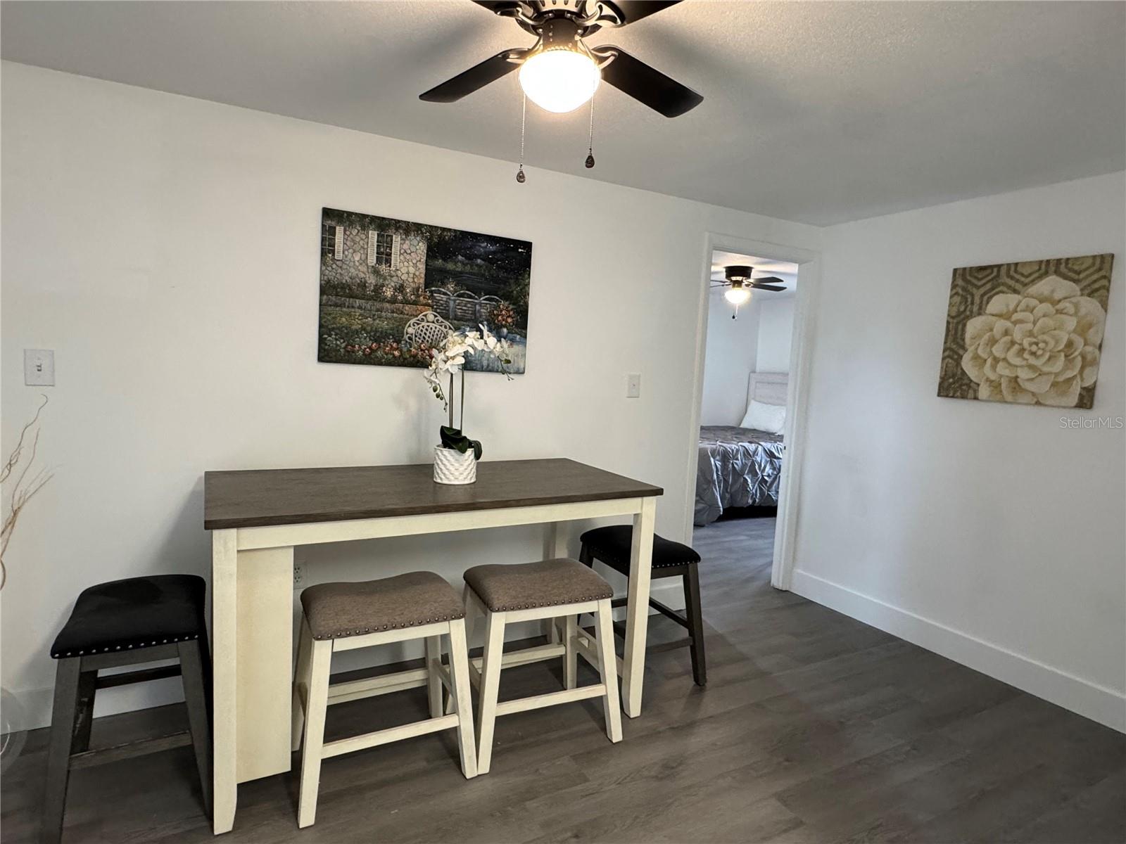 O6427651 Property Photo 23