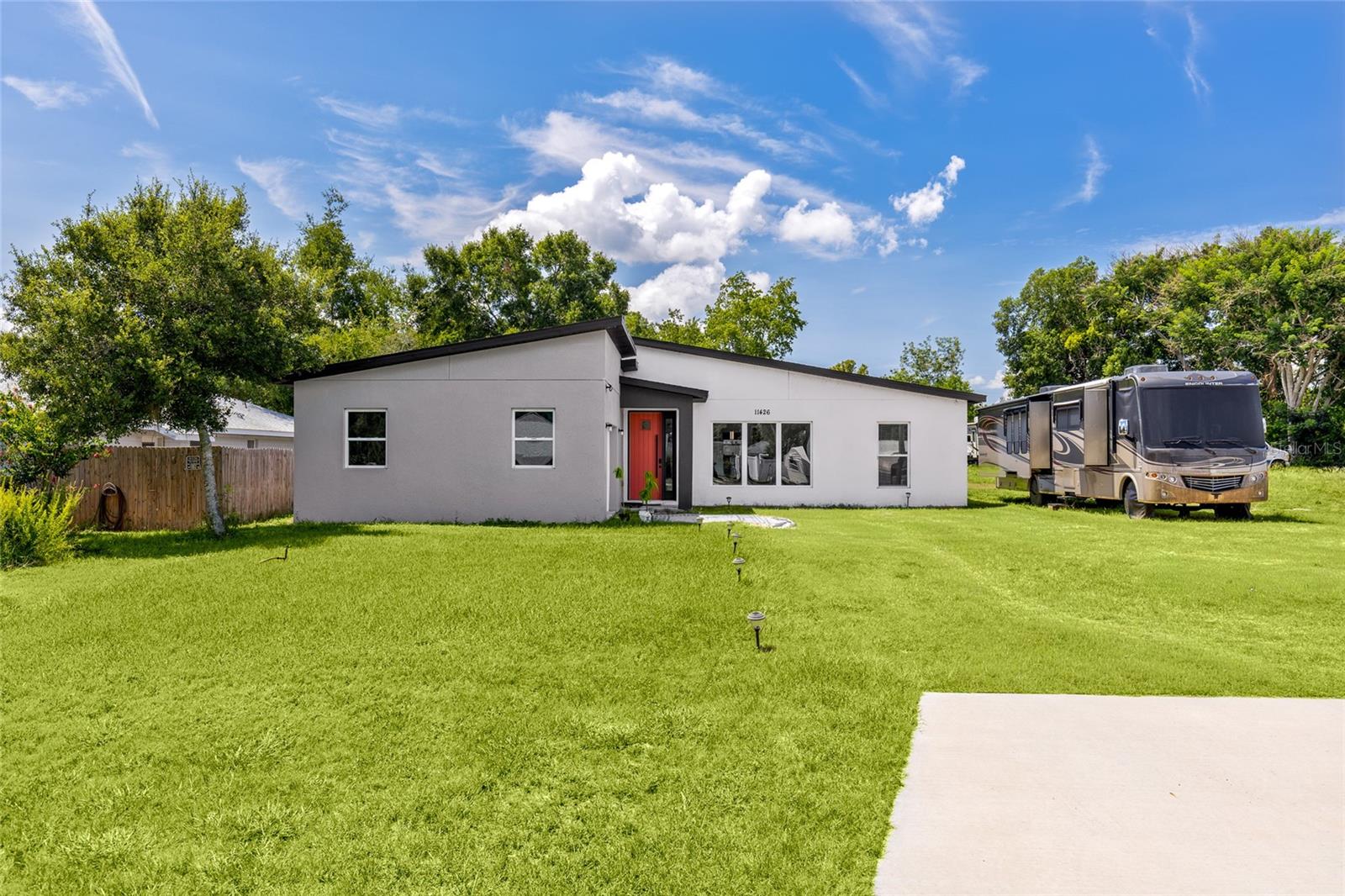 11426 Lakeview Dr Property Photo 1